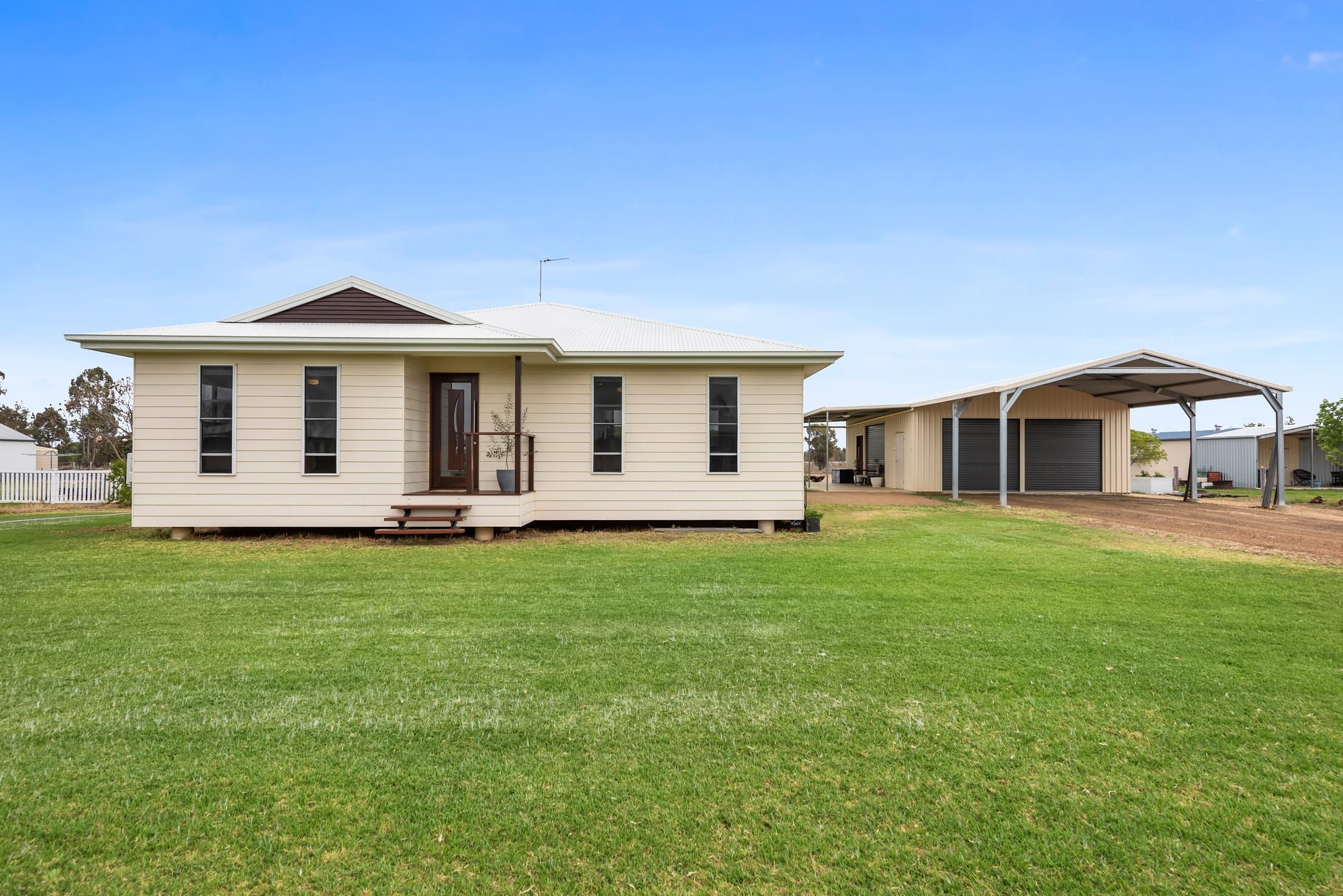 21 James Cook Drive — photo 2 of 17