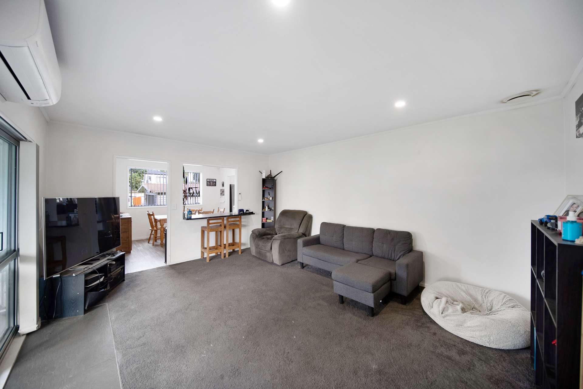 21 Staverton Crescent photo 7