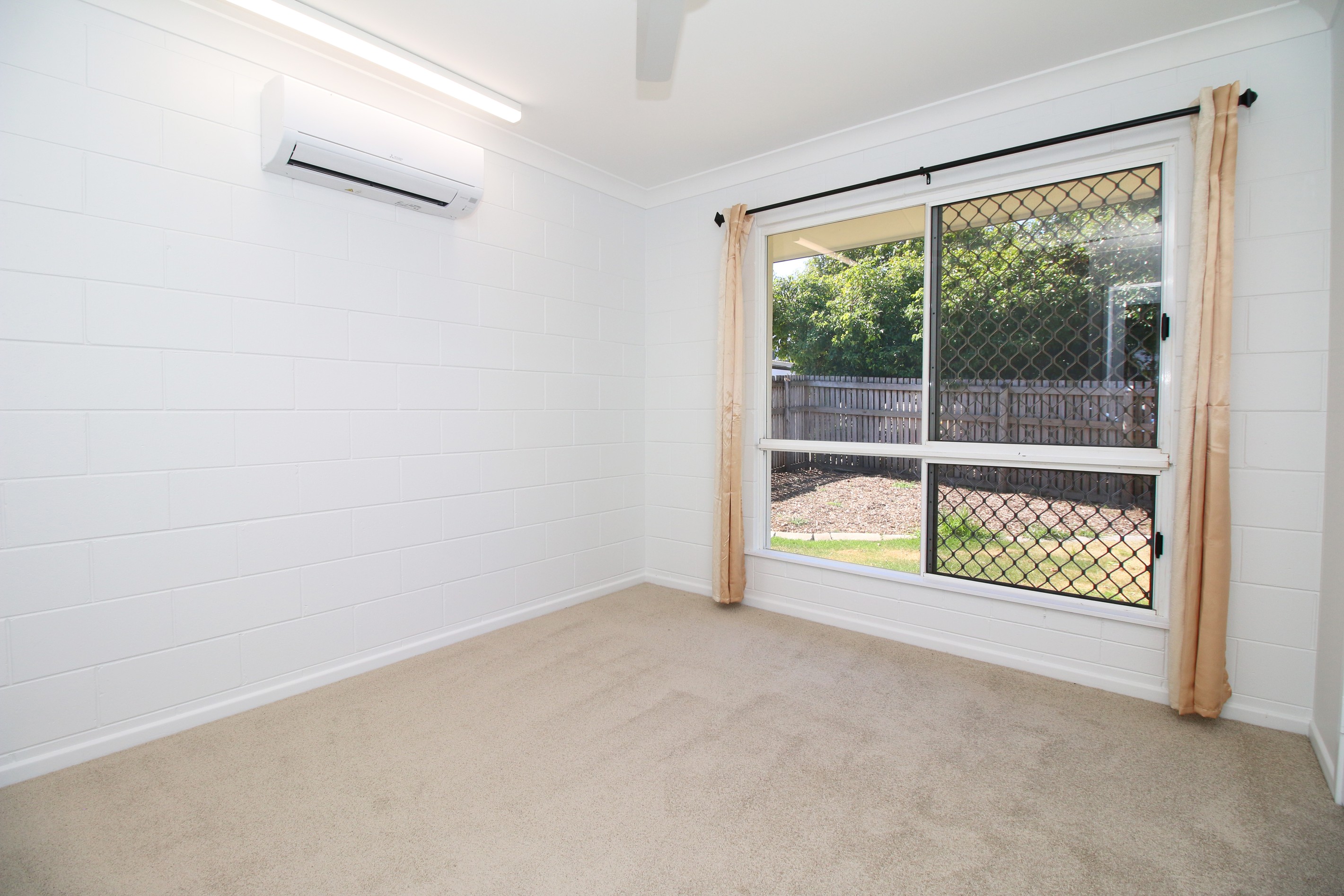 2/39 Ford Street, Hermit Park, QLD 4812