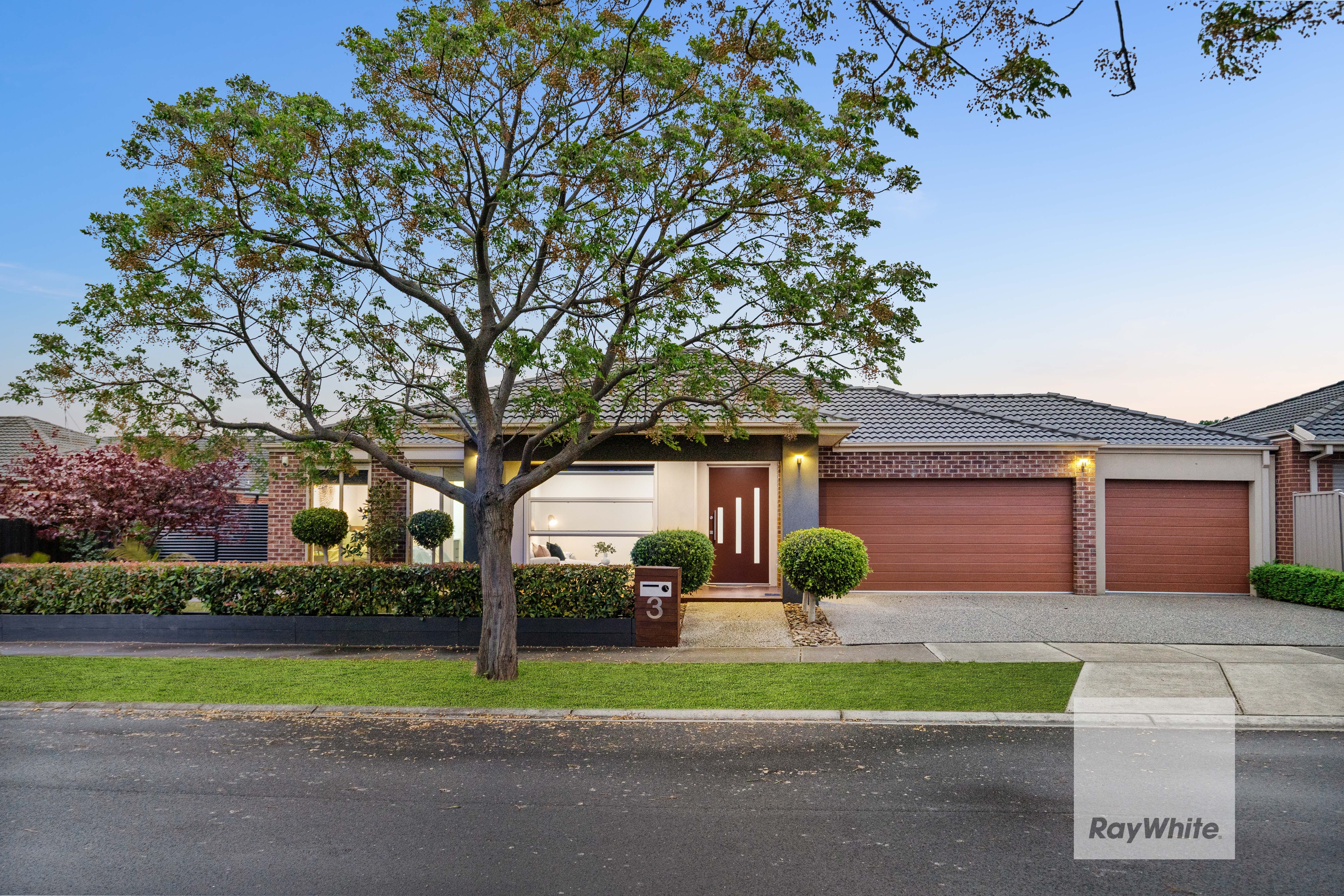 3 Clarence Way, Taylors Hill VIC 3037