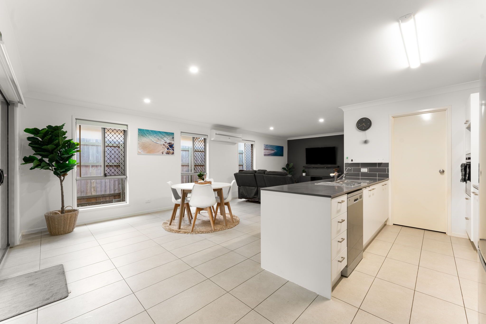 25 Mount Cooroora Street — photo 12 of 29