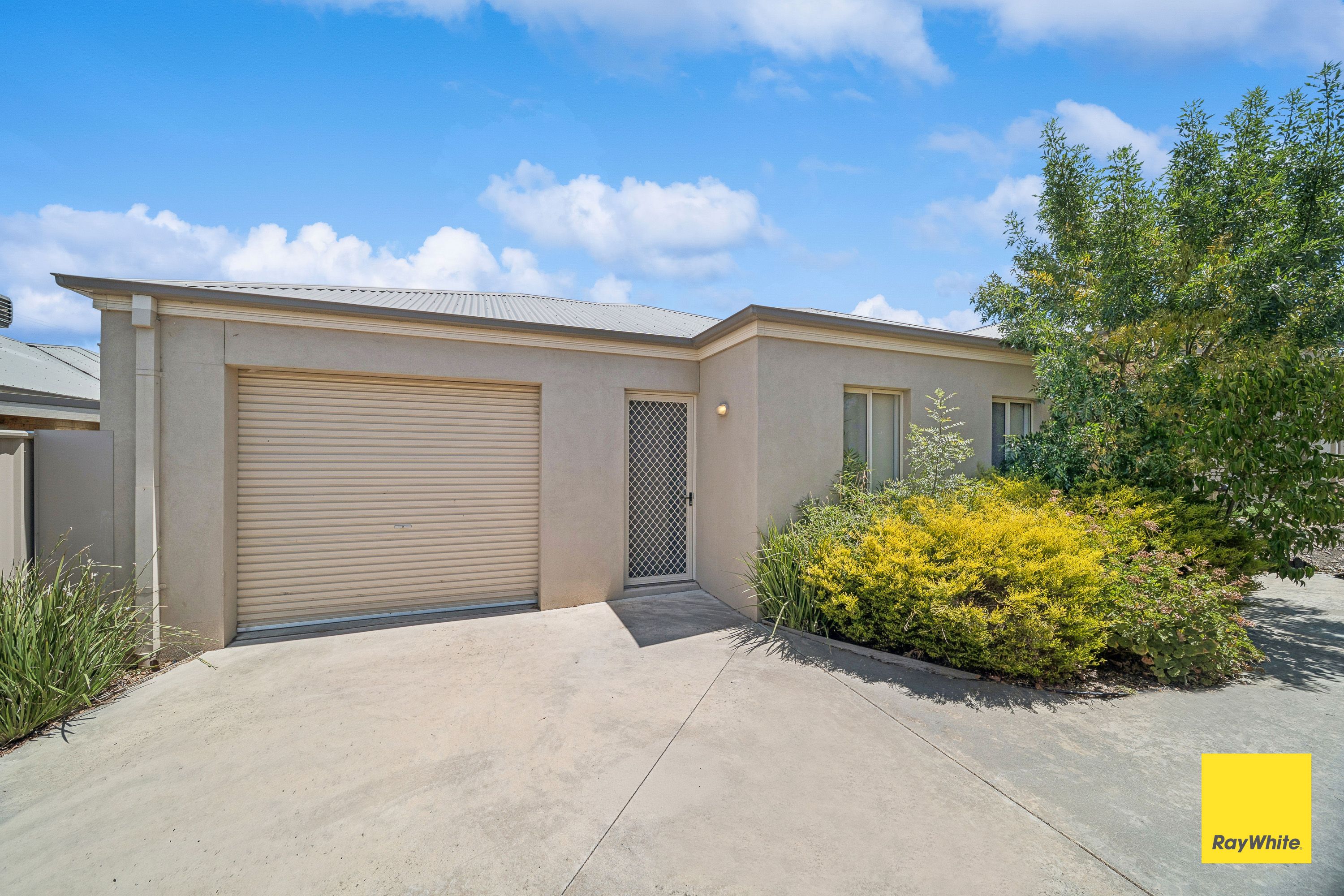 2/15 Nelson Street, California Gully, VIC 3556