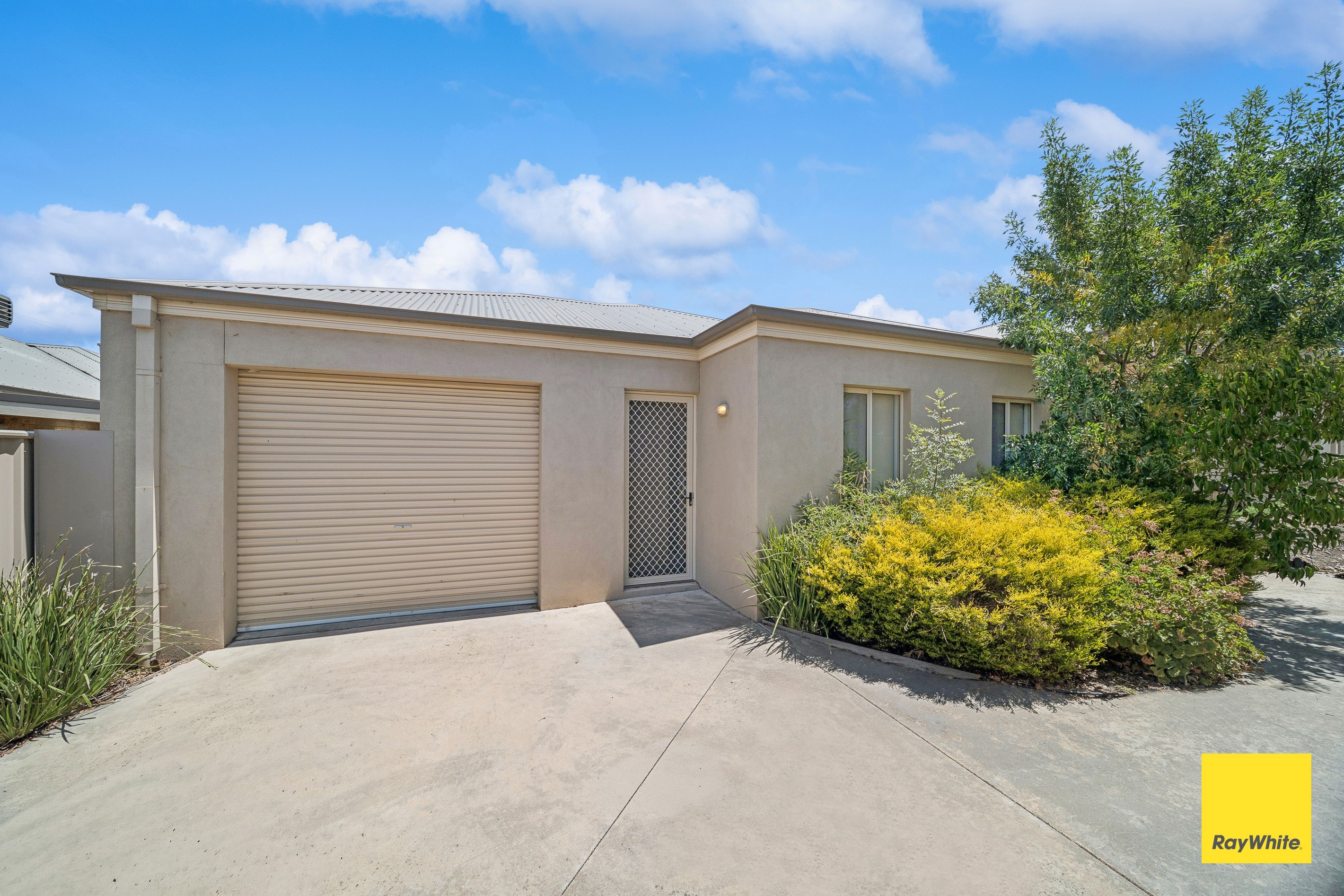 2/15 Nelson Street, California Gully, VIC 3556