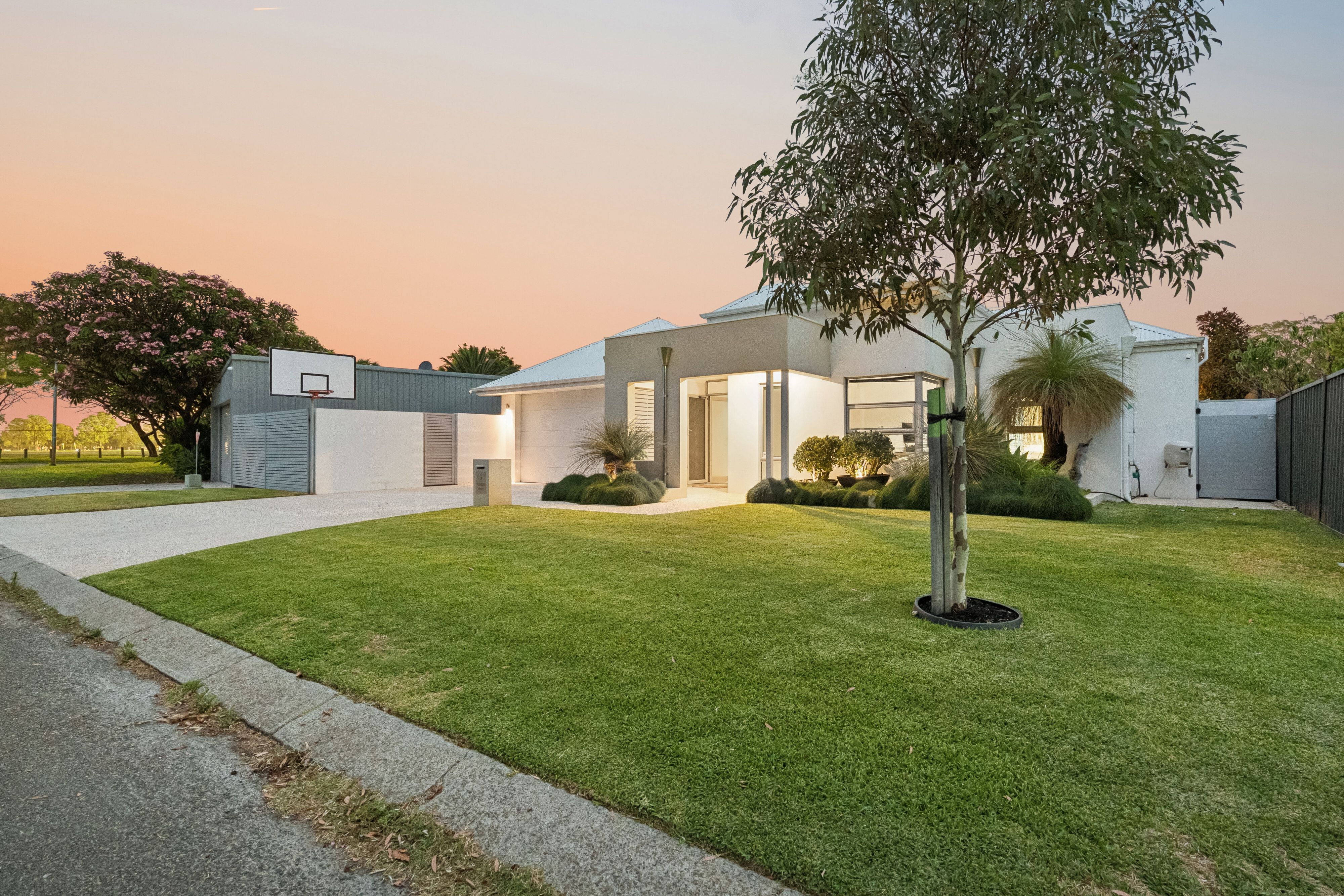 3 Yallambee Place, Karawara, WA 6152