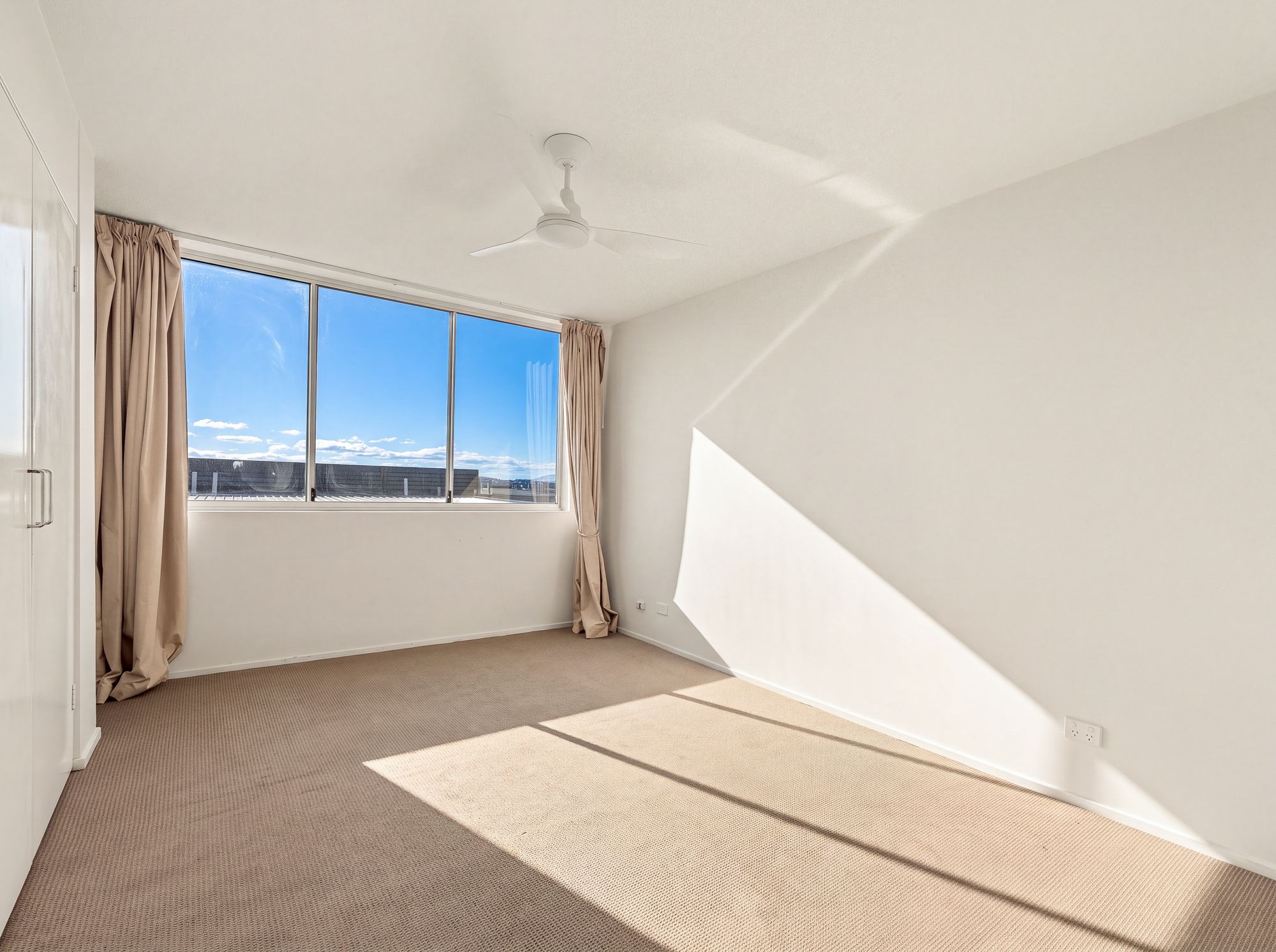 22/341 Bowen Terrace — photo 12 of 21