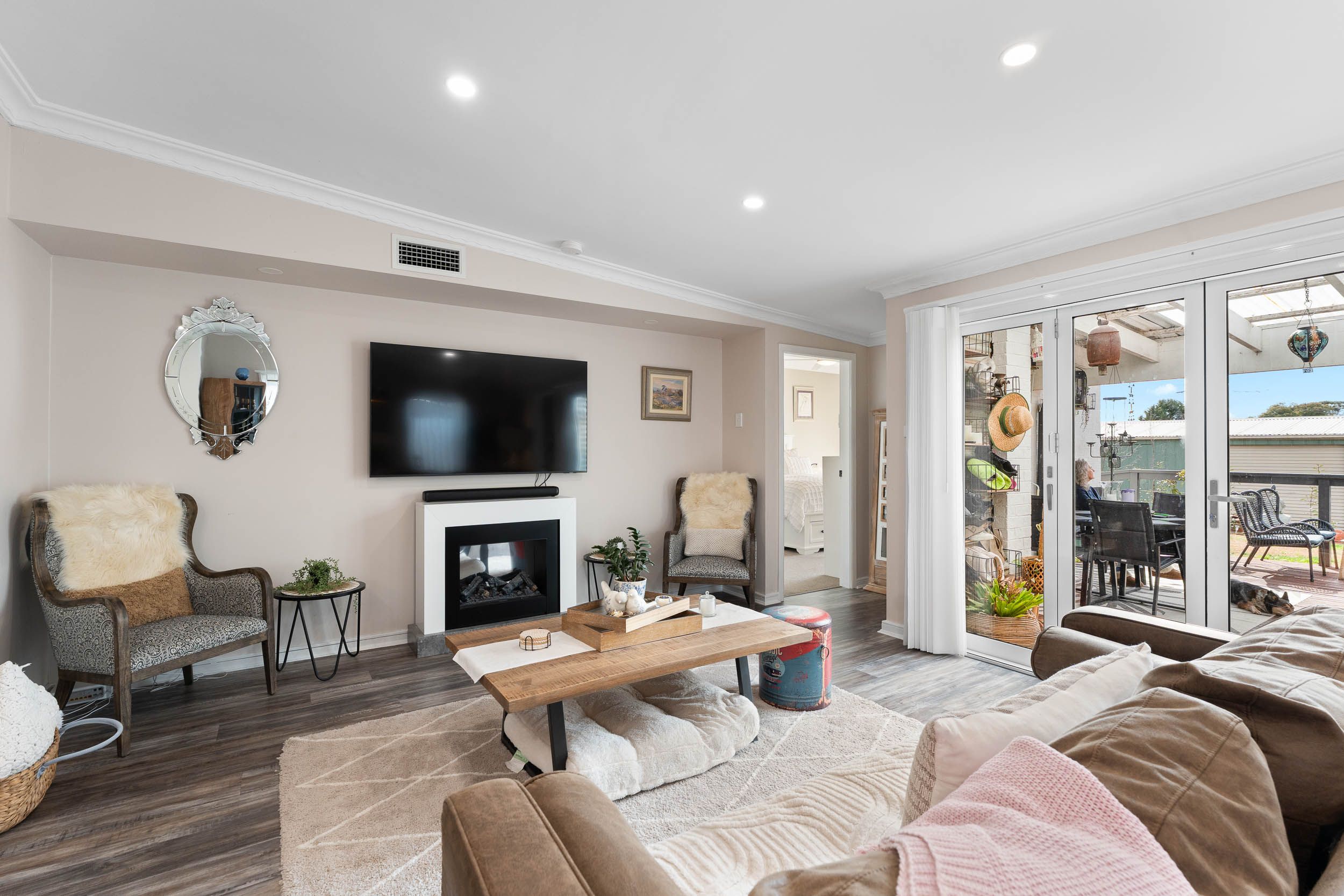 131 Kinghorne Street — photo 4 of 19