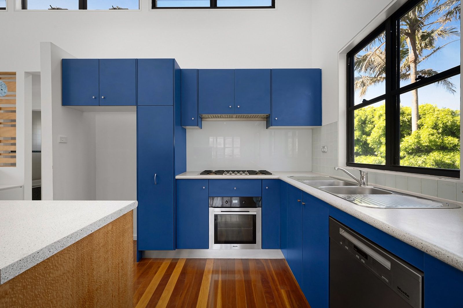 7 Maxwell Crescent — photo 5 of 23