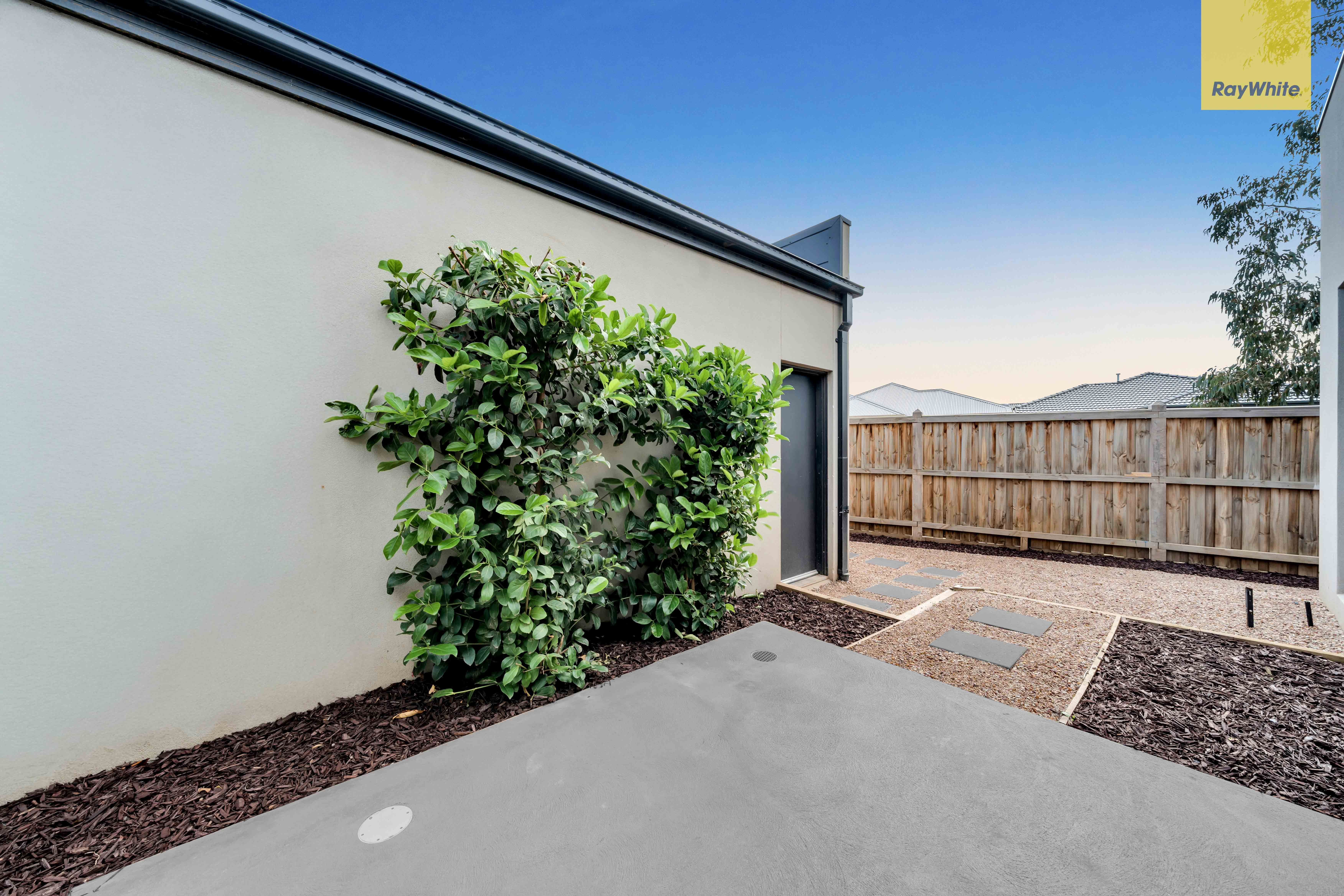31 Rosebank Walk — photo 16 of 26