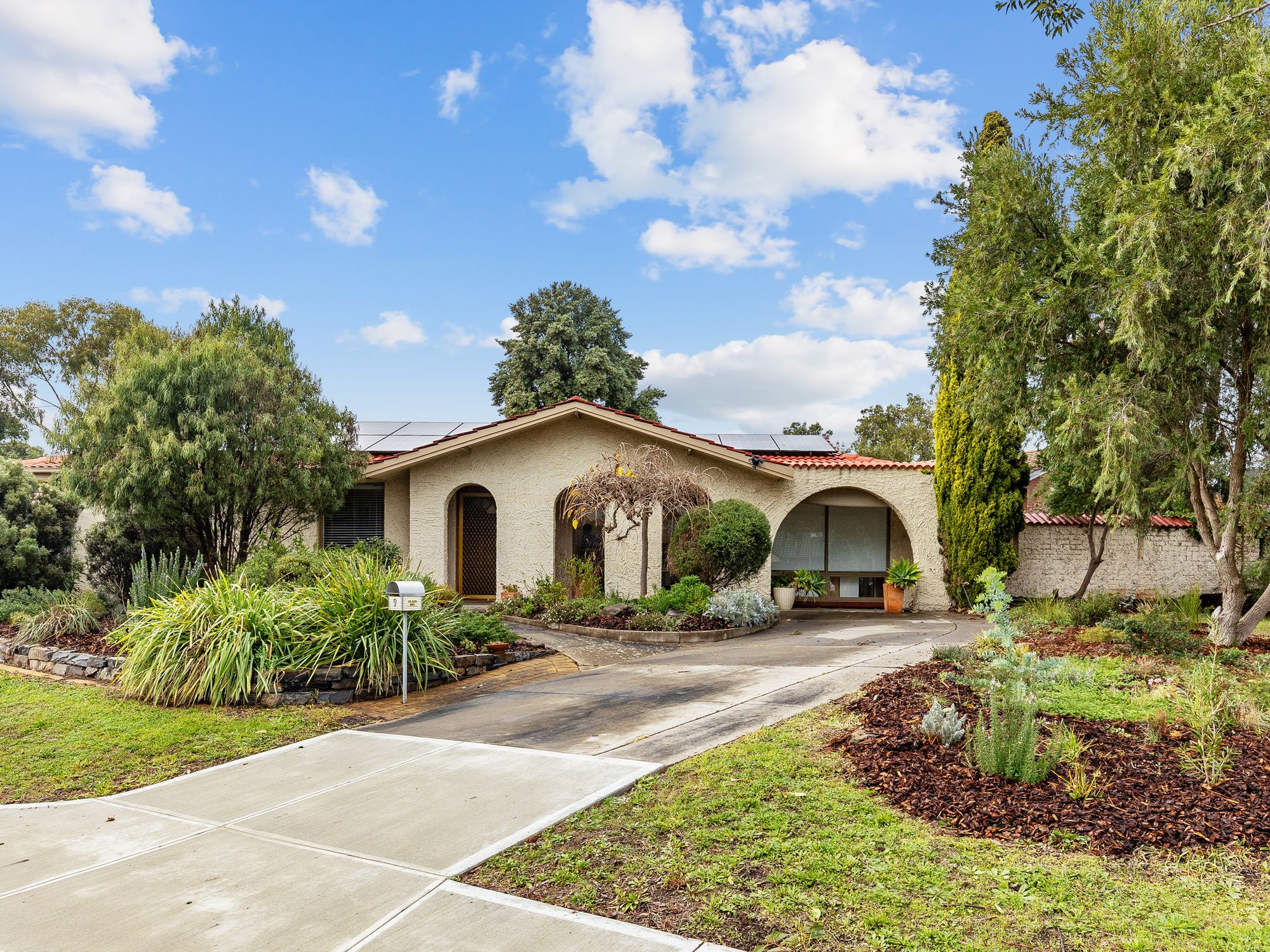 9 Jennifer Drive, Happy Valley SA 5159