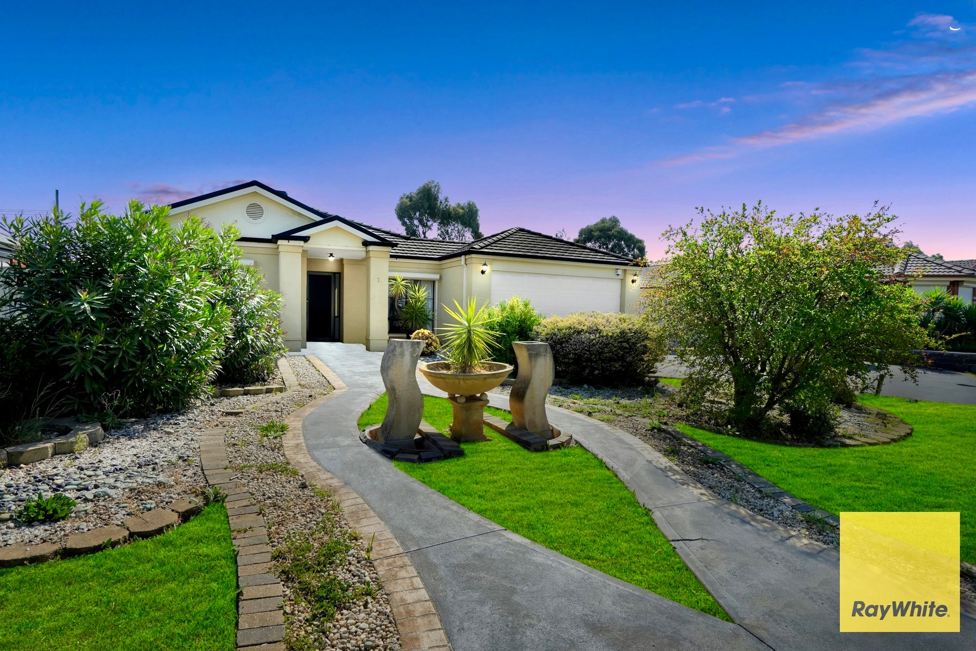 7 Hinchinbrook Close, Caroline Springs, VIC 3023