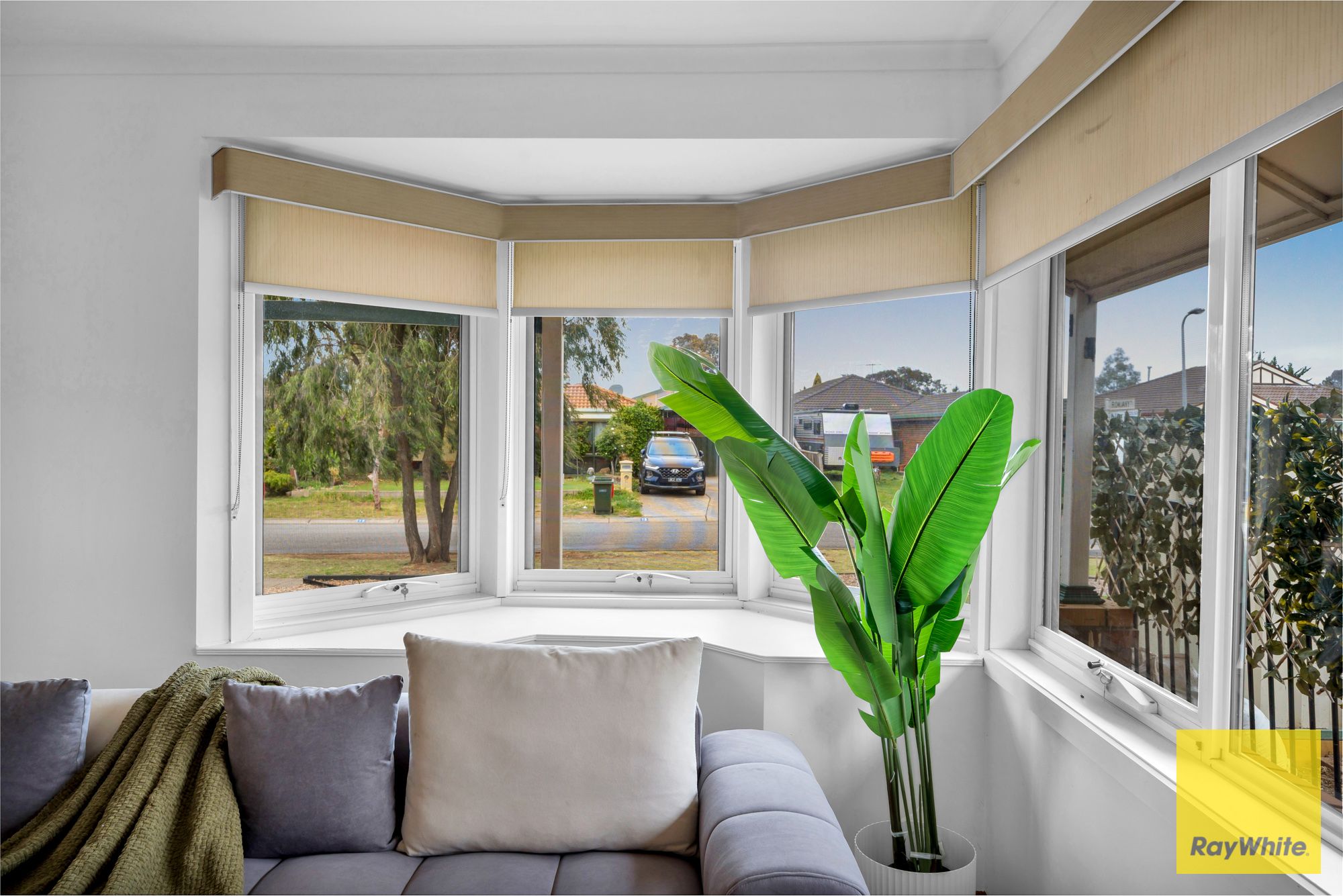 10 Ashton Crescent — photo 11 of 30