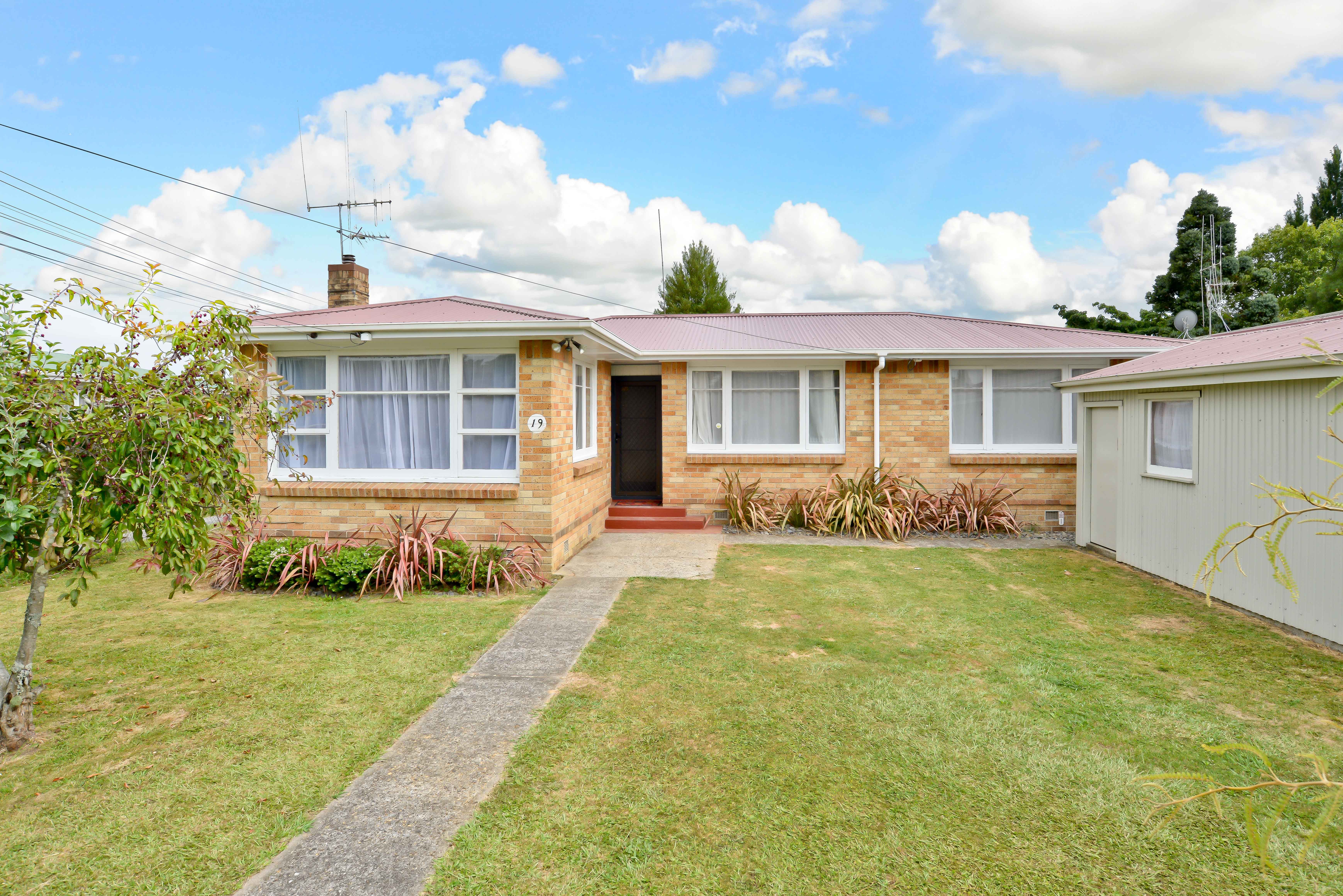 19 Tomin Road, Glenview, Hamilton City