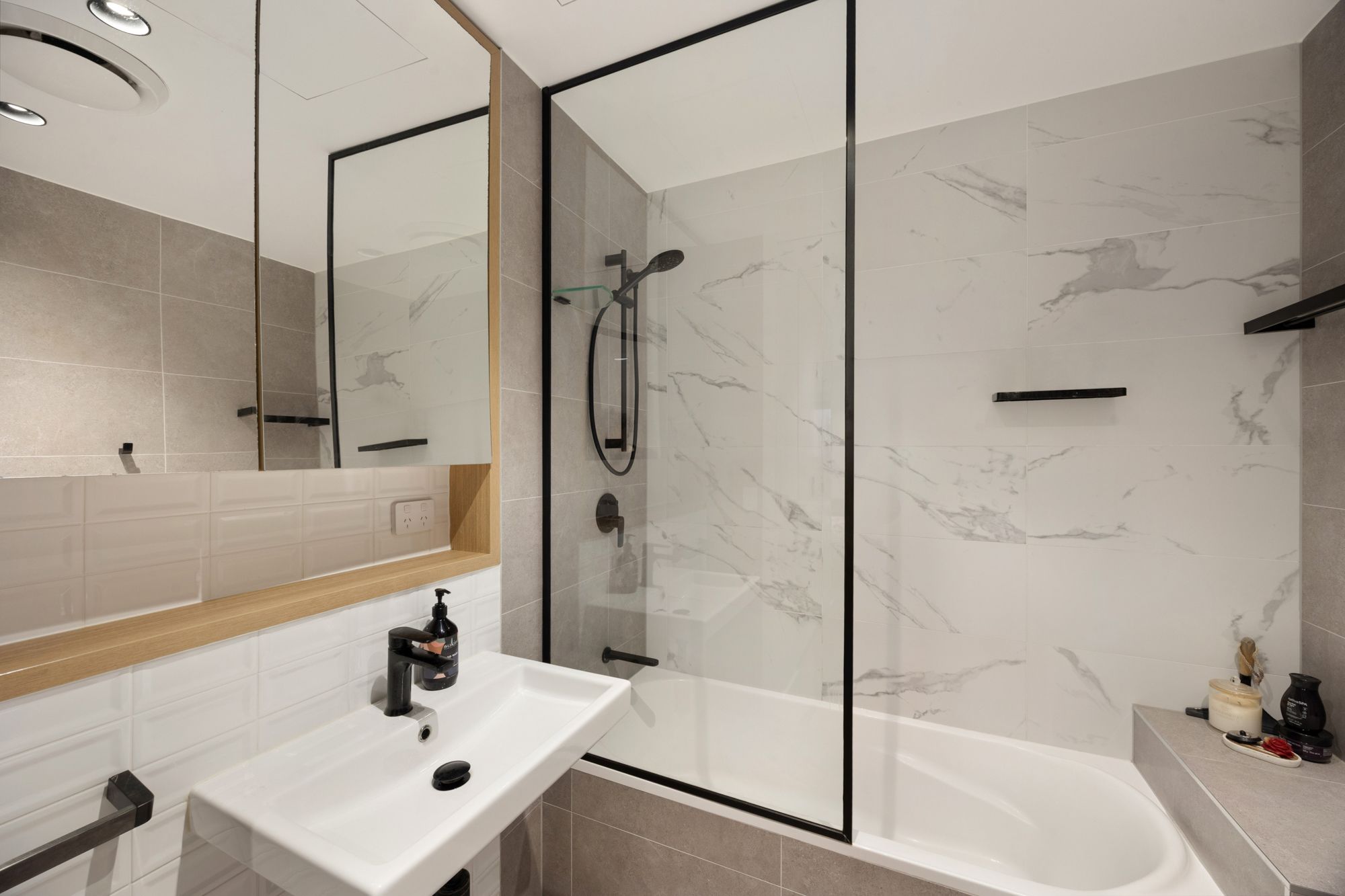 Three-bedroom courtyard apartment in the heart of Teneriffe — photo 10 of 14