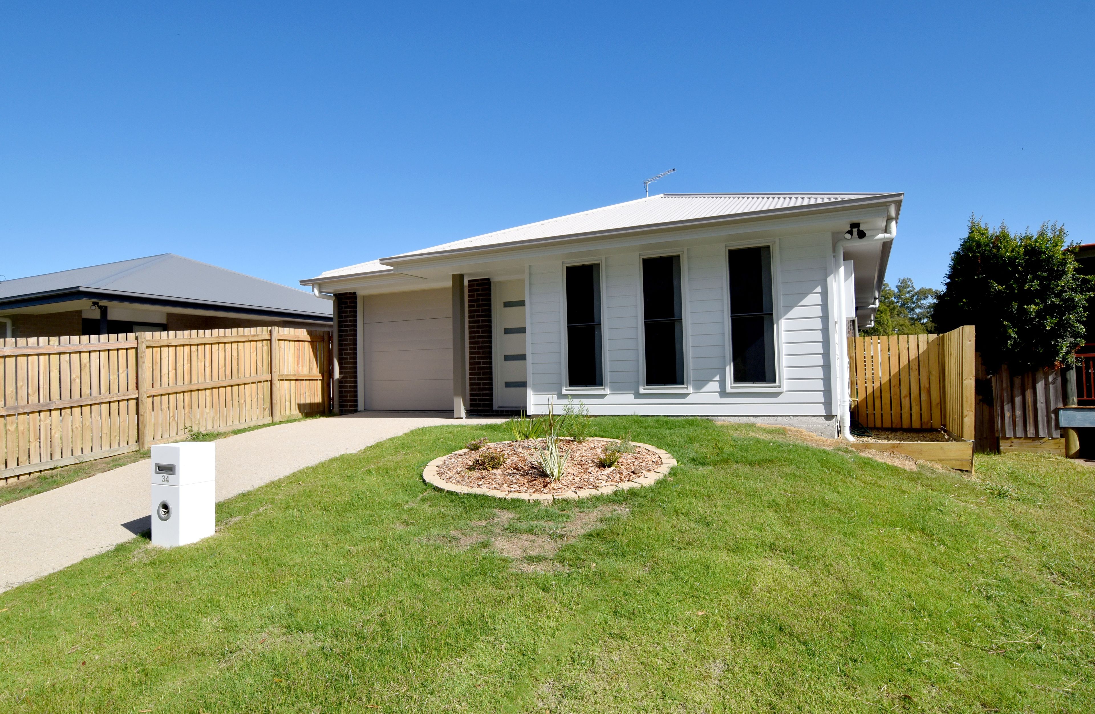 34 Powell Close, New Auckland, QLD 4680