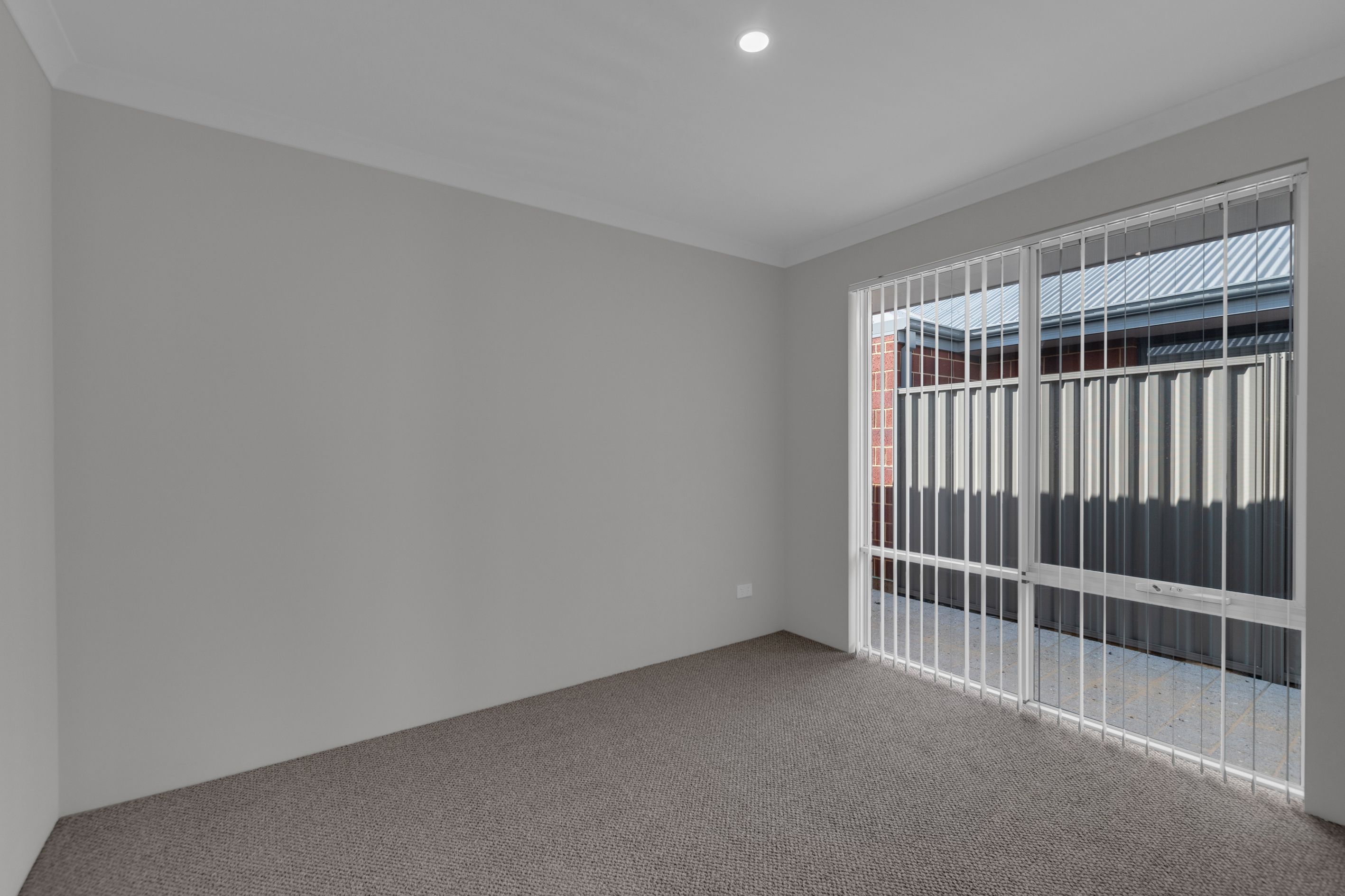 16 Sase Frontage — photo 11 of 18