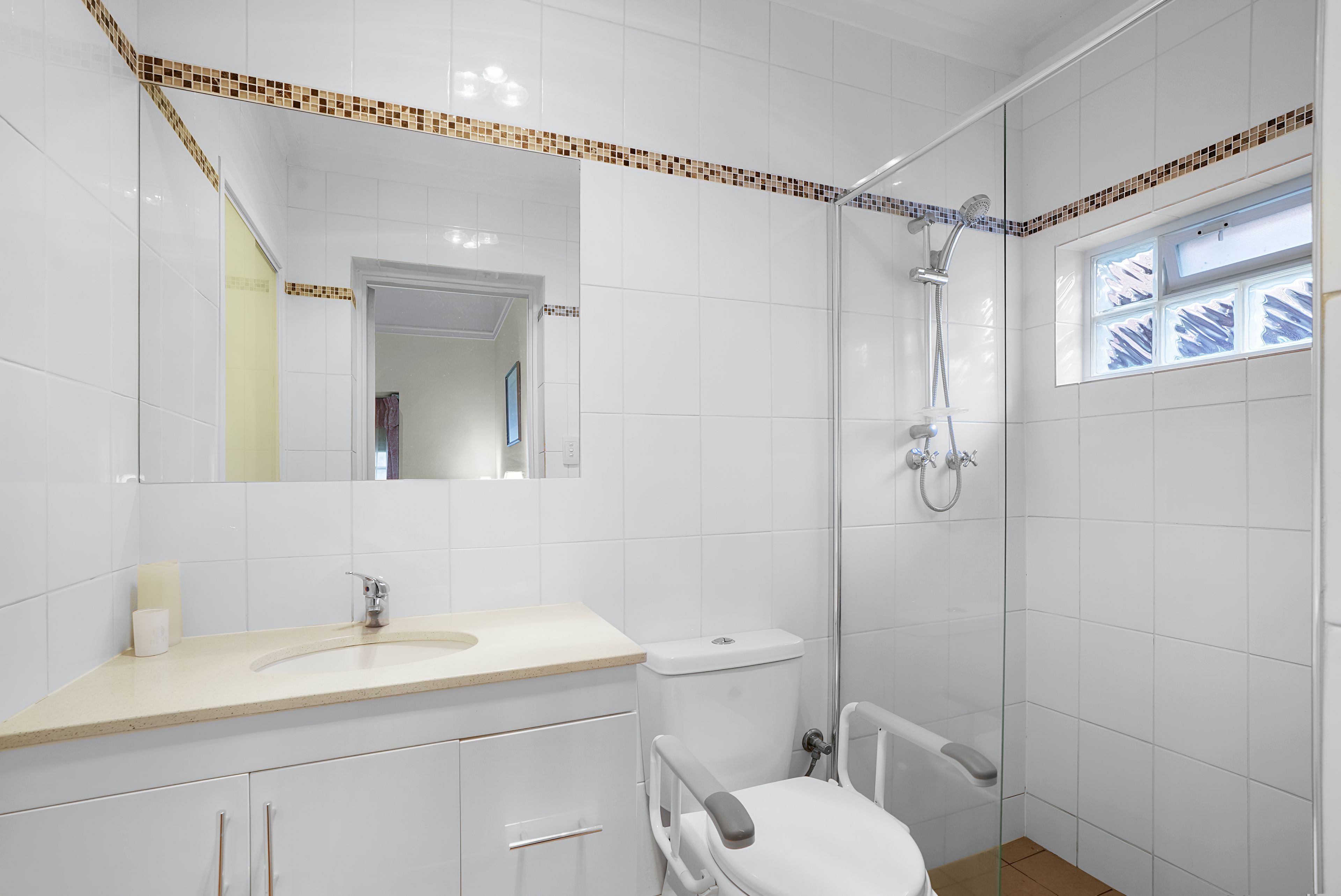 38 Melrose Crescent — photo 13 of 30