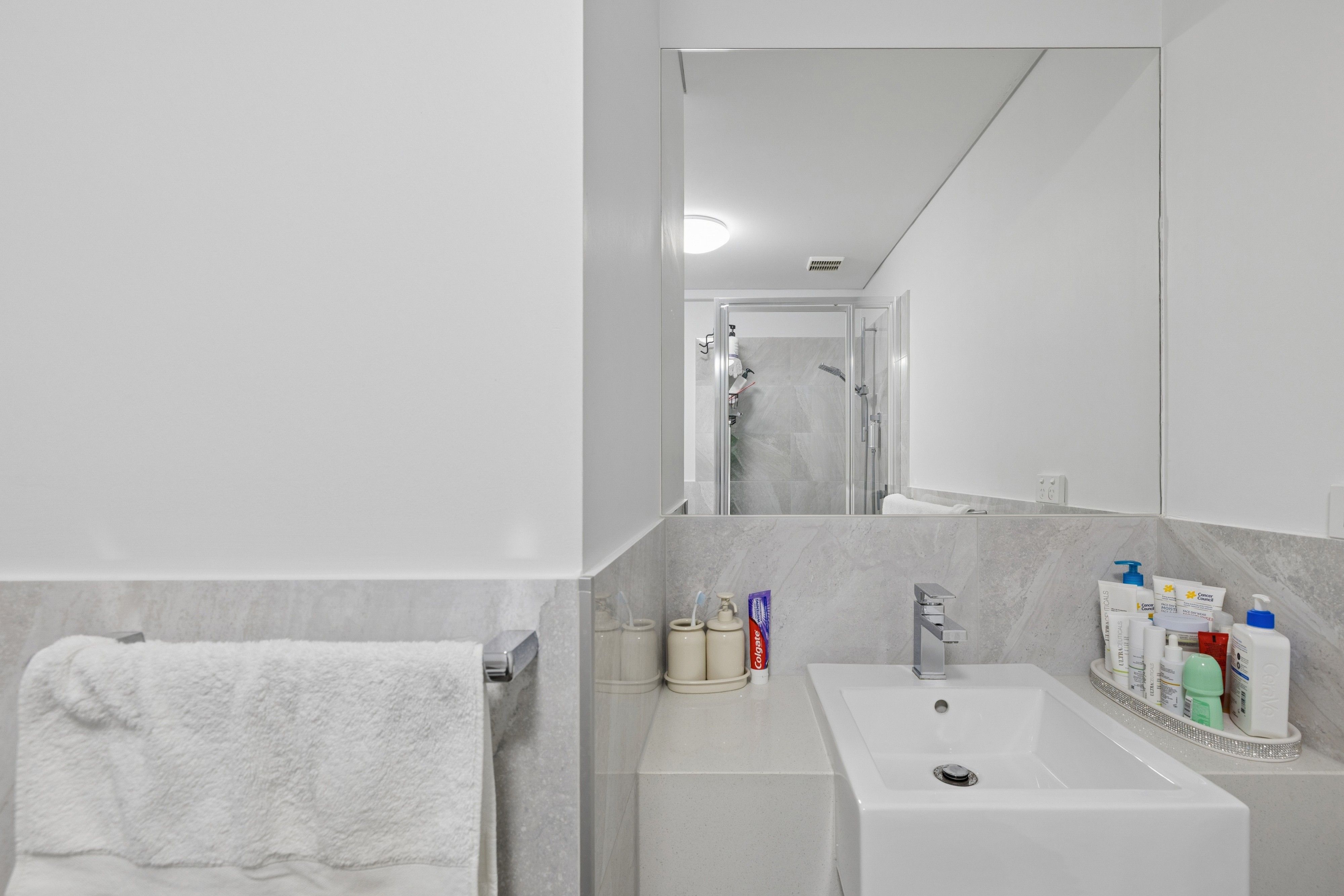 102/23 Warner Avenue — photo 10 of 18