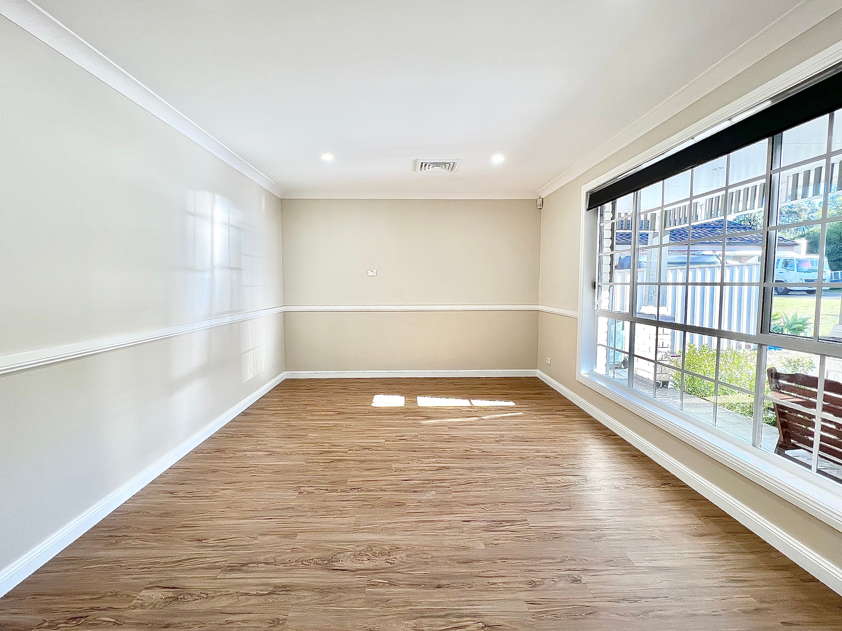 33 Downes Crescent, Currans Hill, NSW 2567
