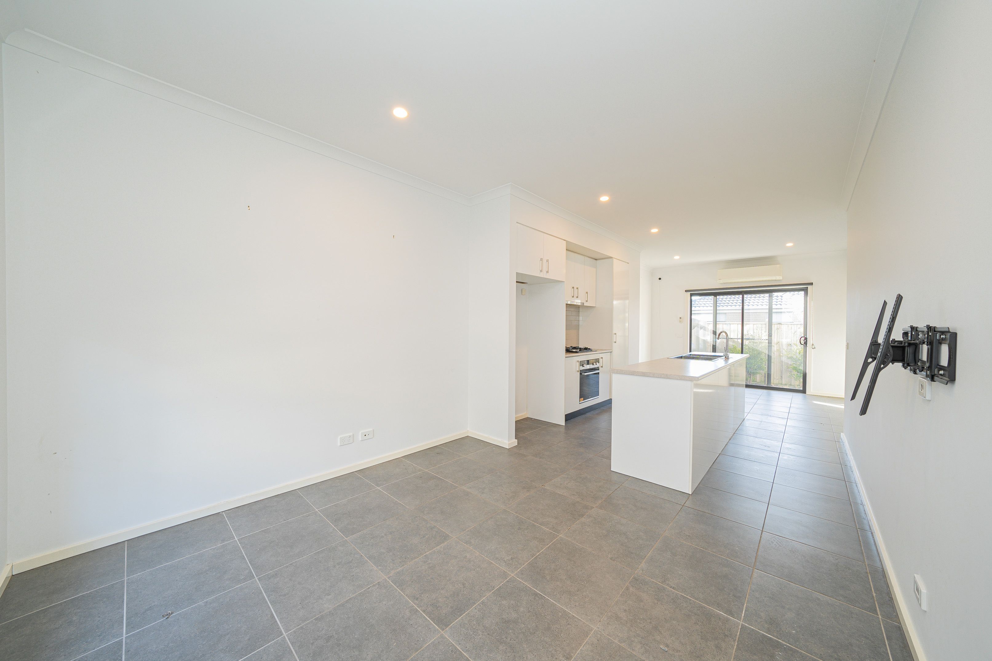 3 Randwick Lane, Clyde North, VIC 3978