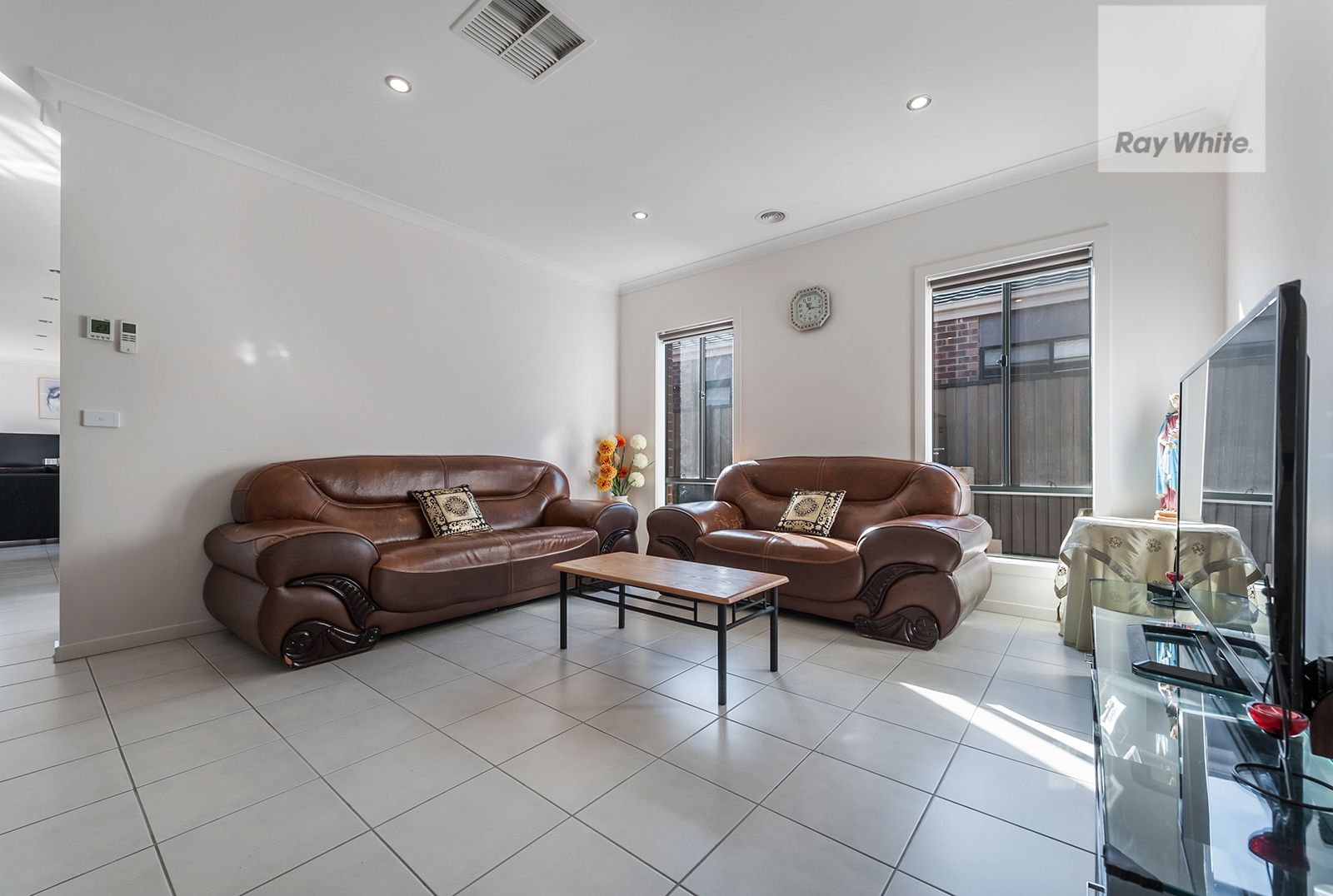 19 Oakgrove Drive, Craigieburn, VIC 3064