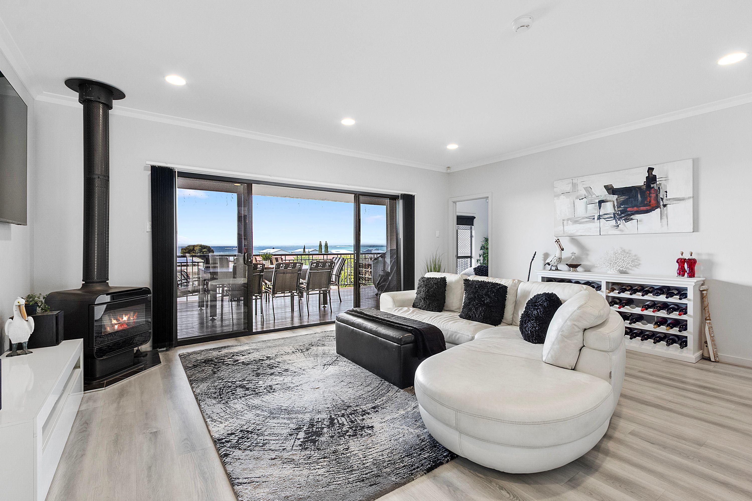 19 Bay Crescent — photo 17 of 30