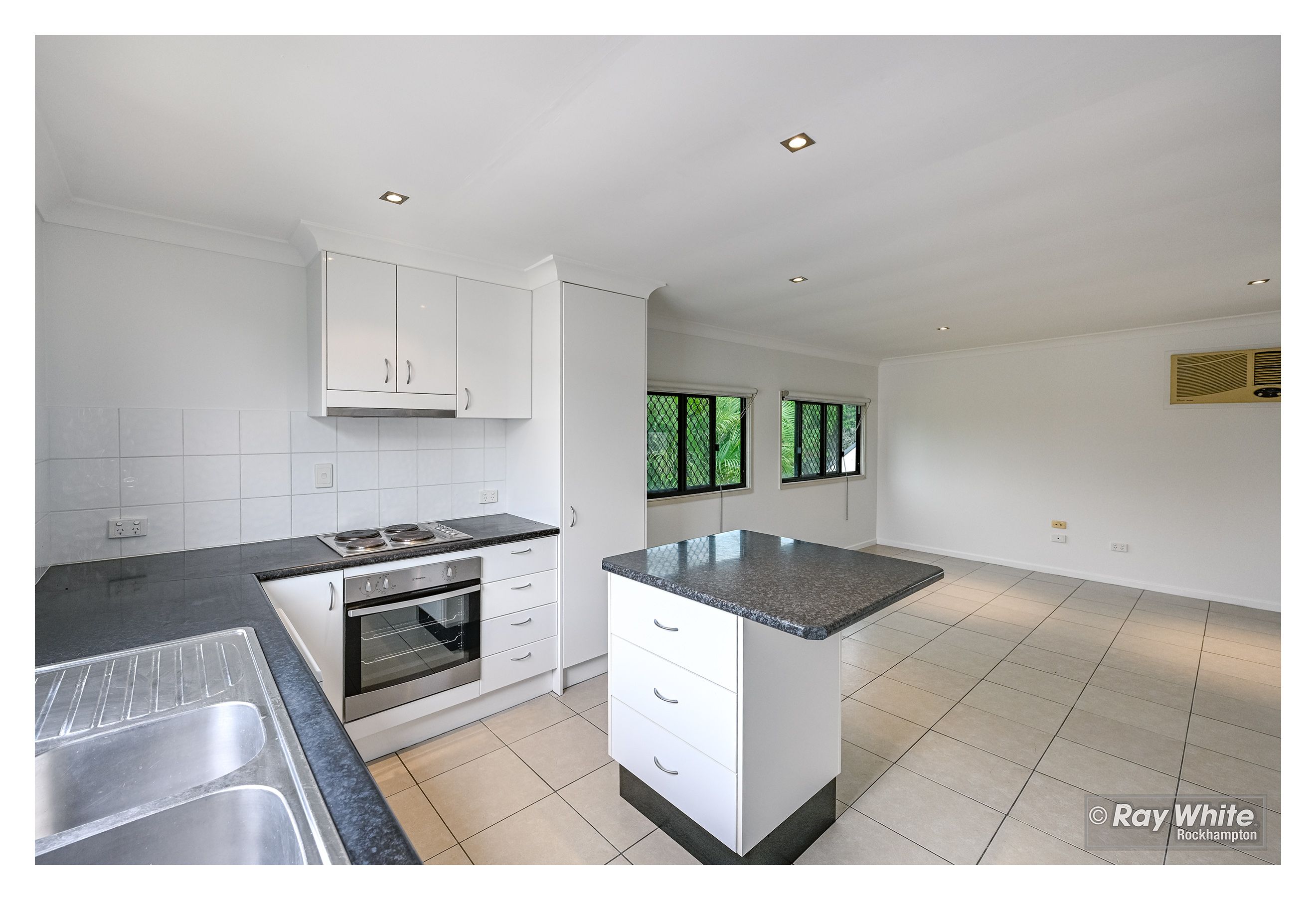 12 Lucas Street, Berserker QLD 4701