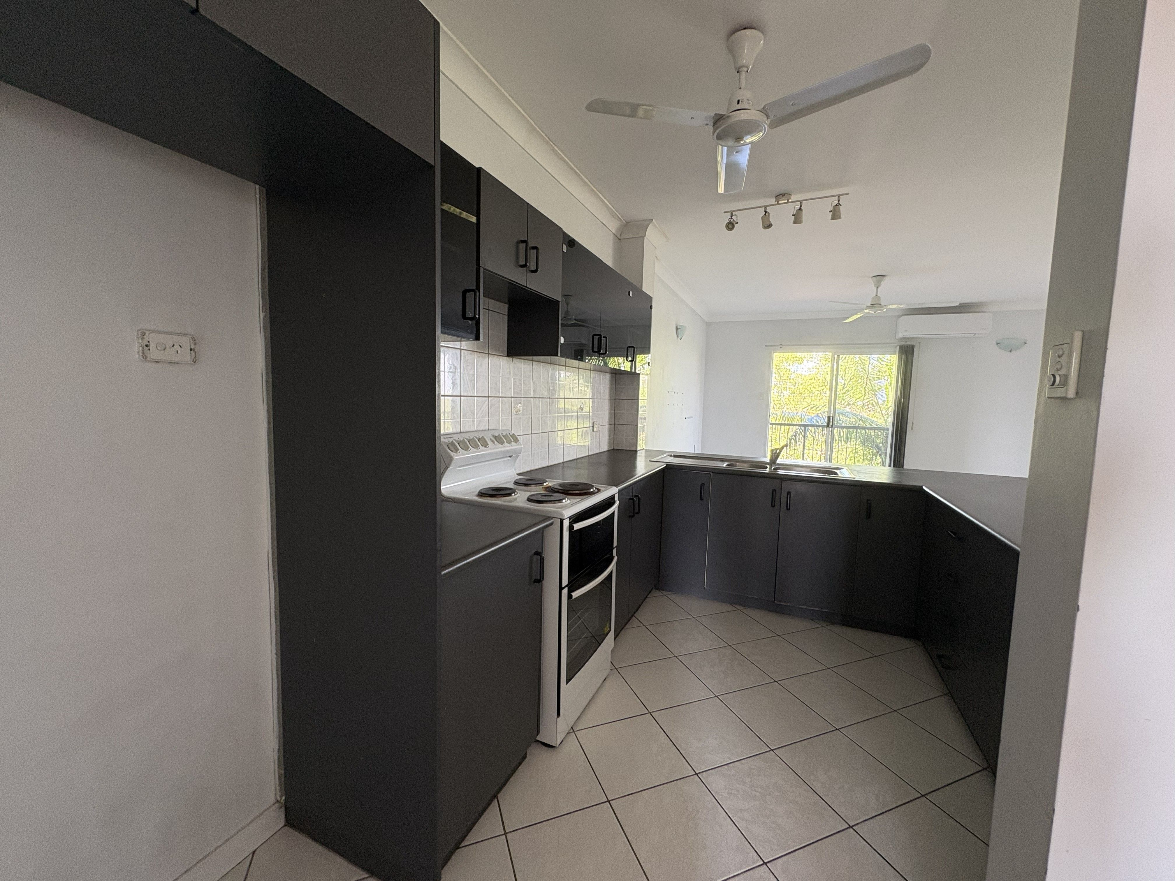 12/2 Mannikan Court — photo 4 of 10