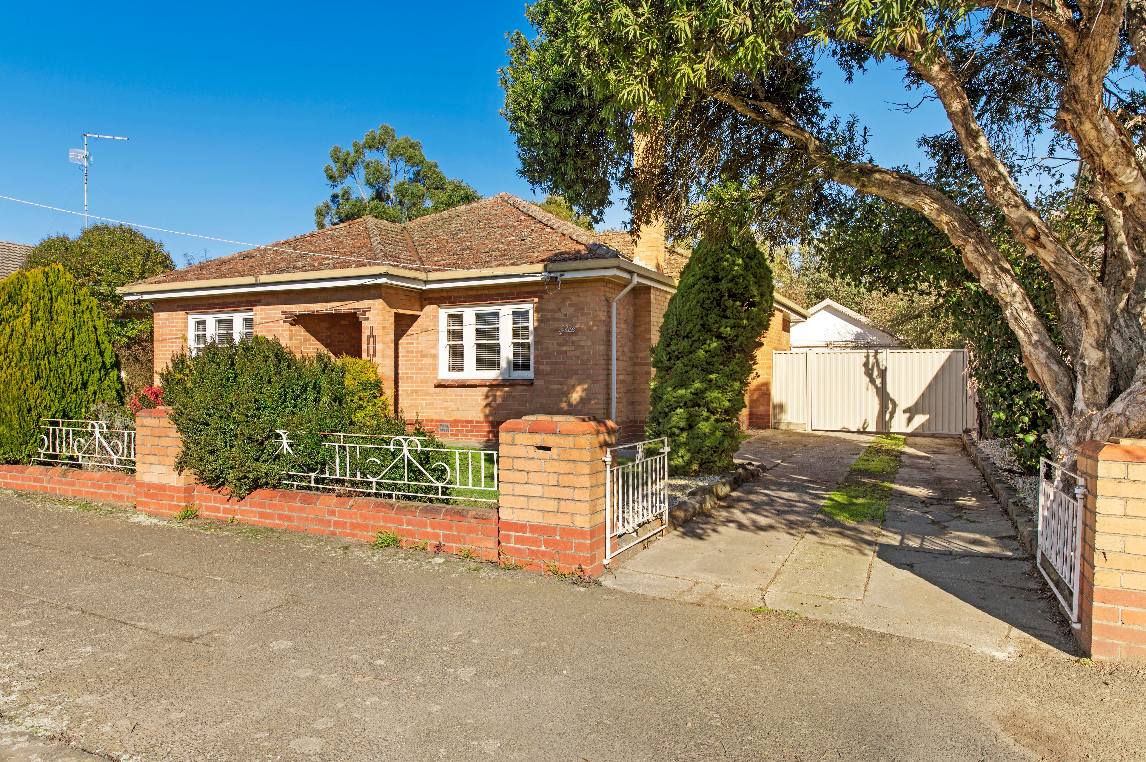 228 Main Road, Golden Point, VIC 3350