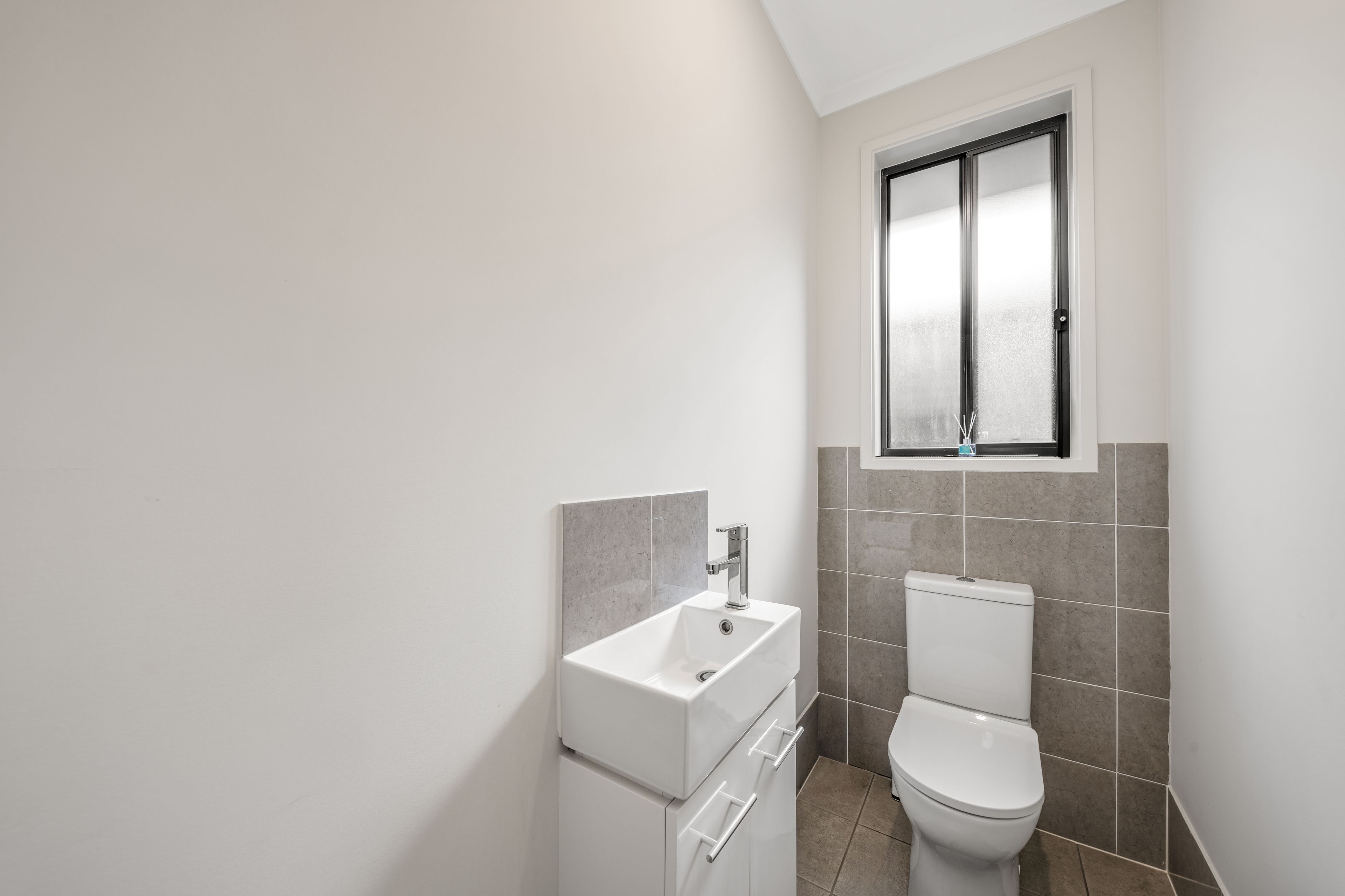 Sleek Modern Luxury — photo 18 of 23