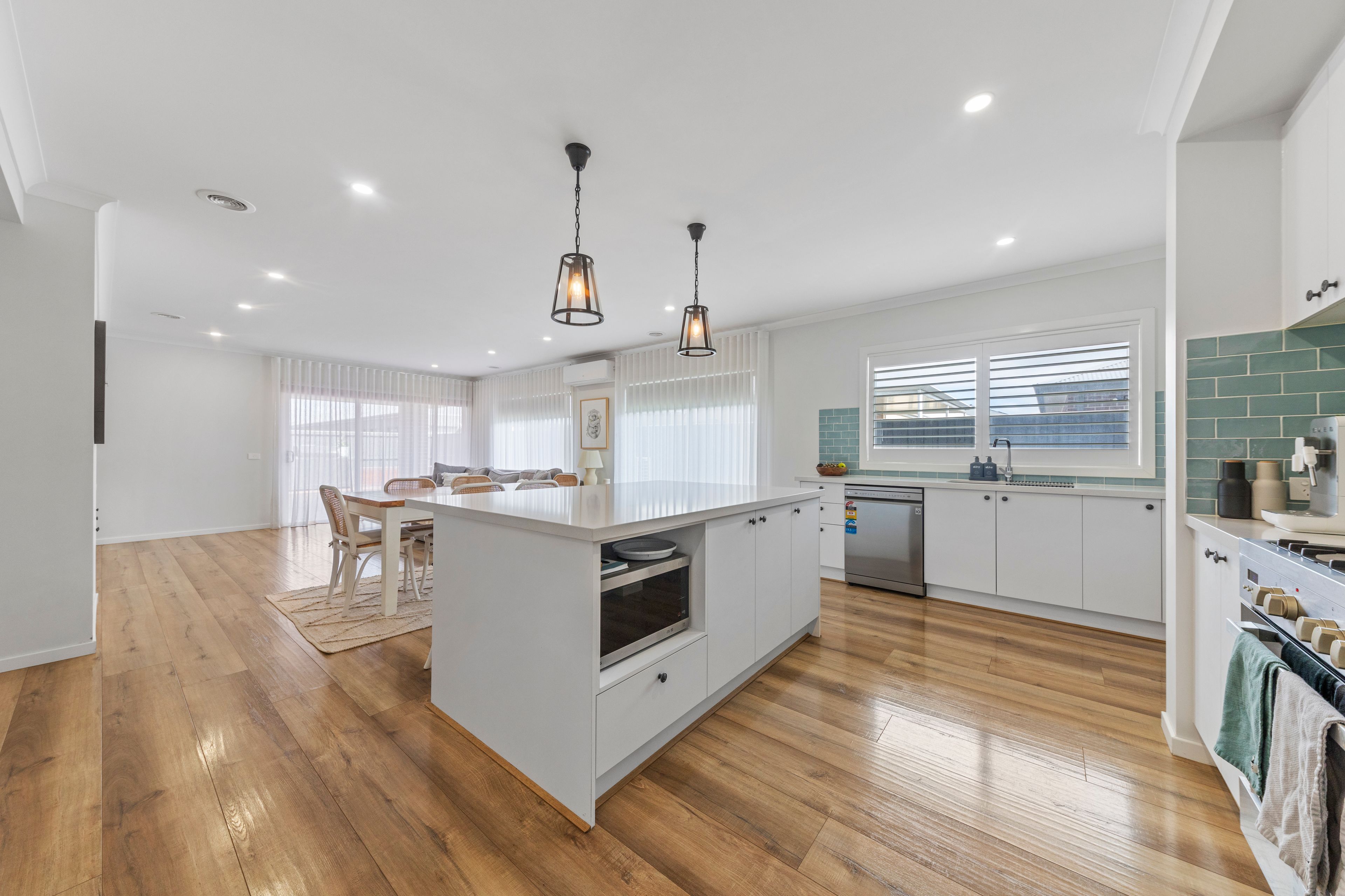 32 Heytesbury Drive — photo 5 of 24