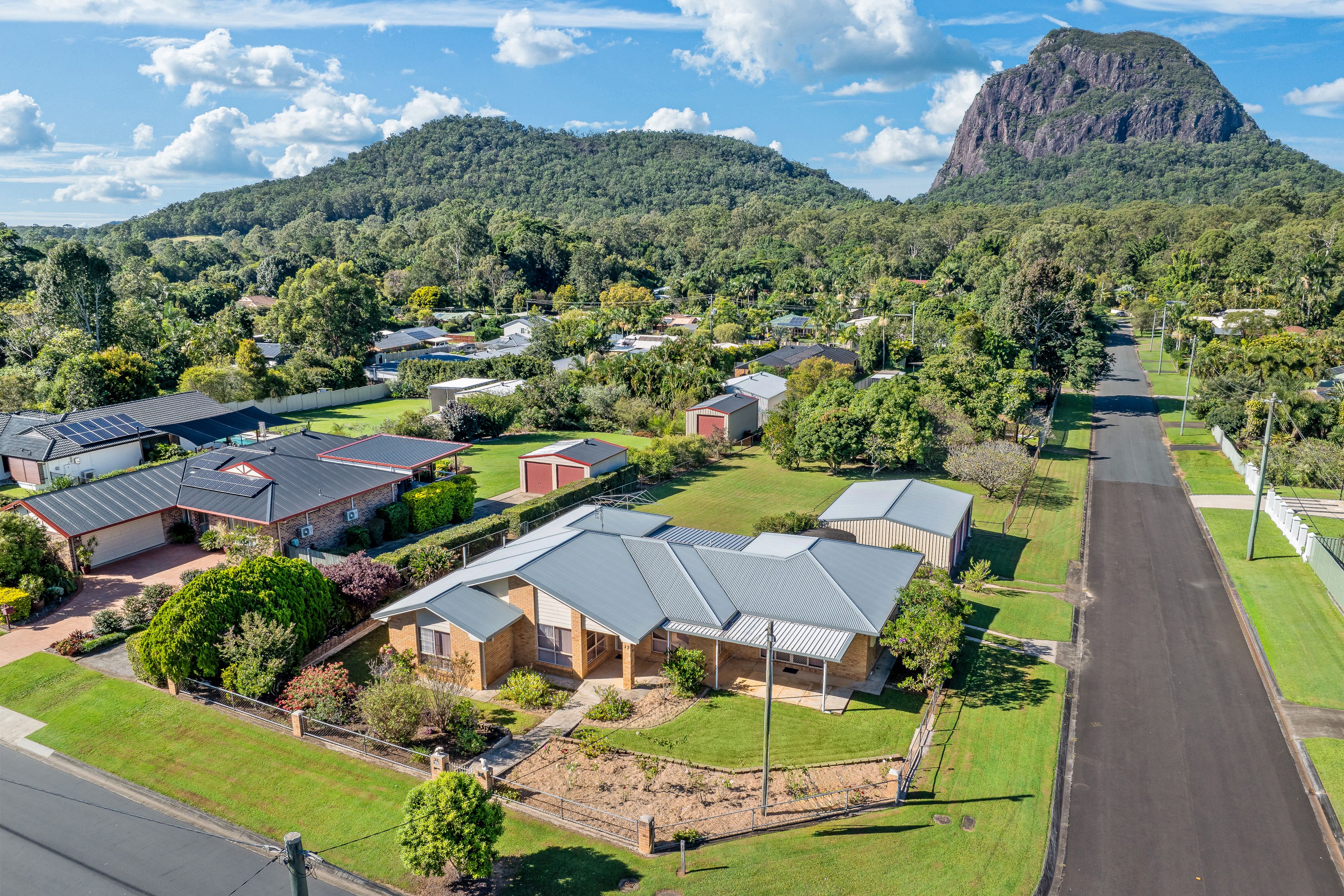 32 Ridgemount Place, Glass House Mountains QLD 4518