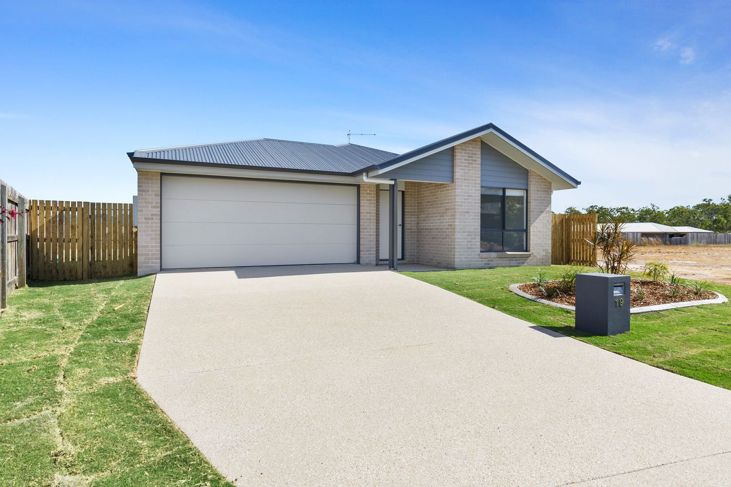19 Bufflehead Road, Kirkwood, QLD 4680