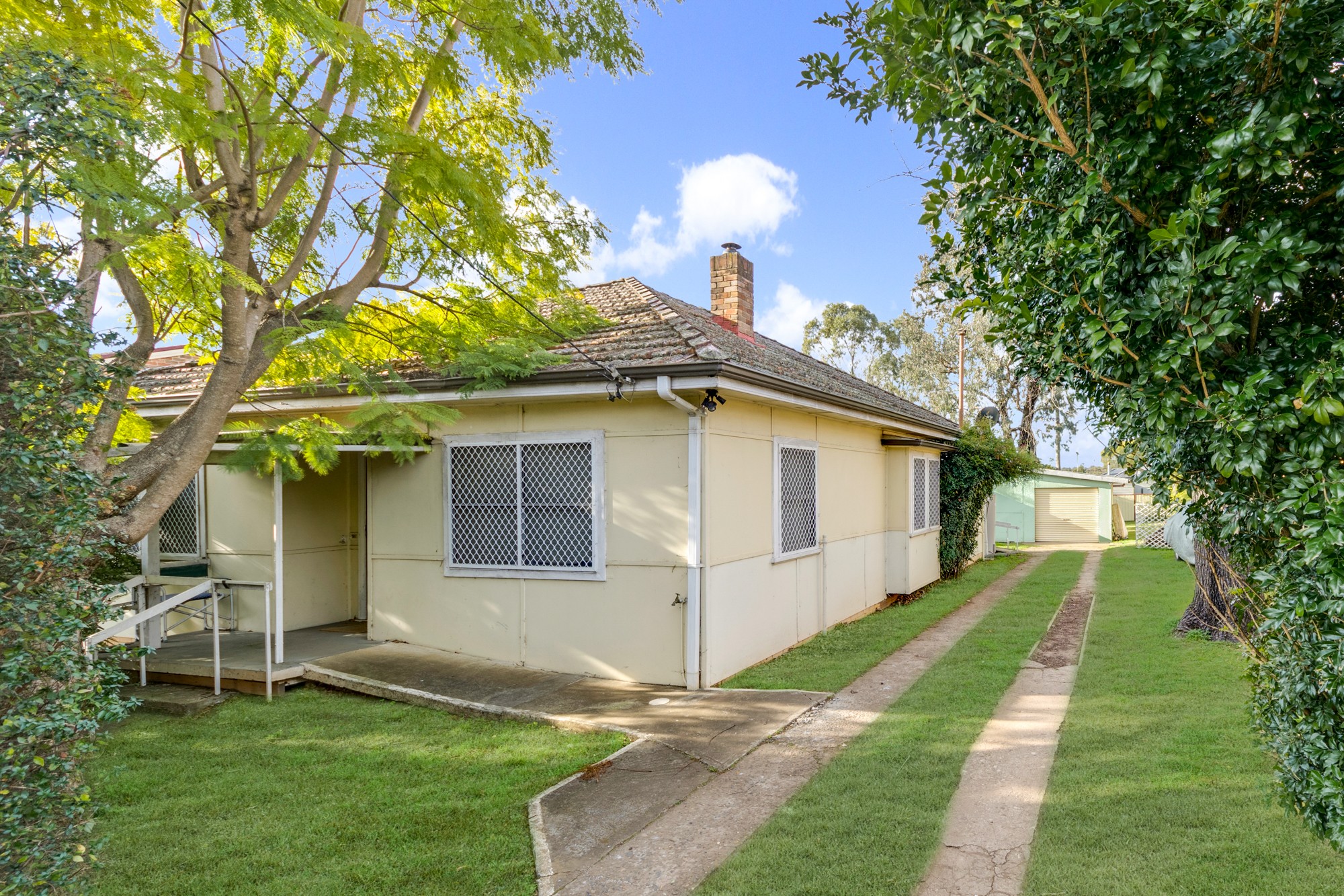 54 Chamberlain Street, Campbelltown, NSW 2560