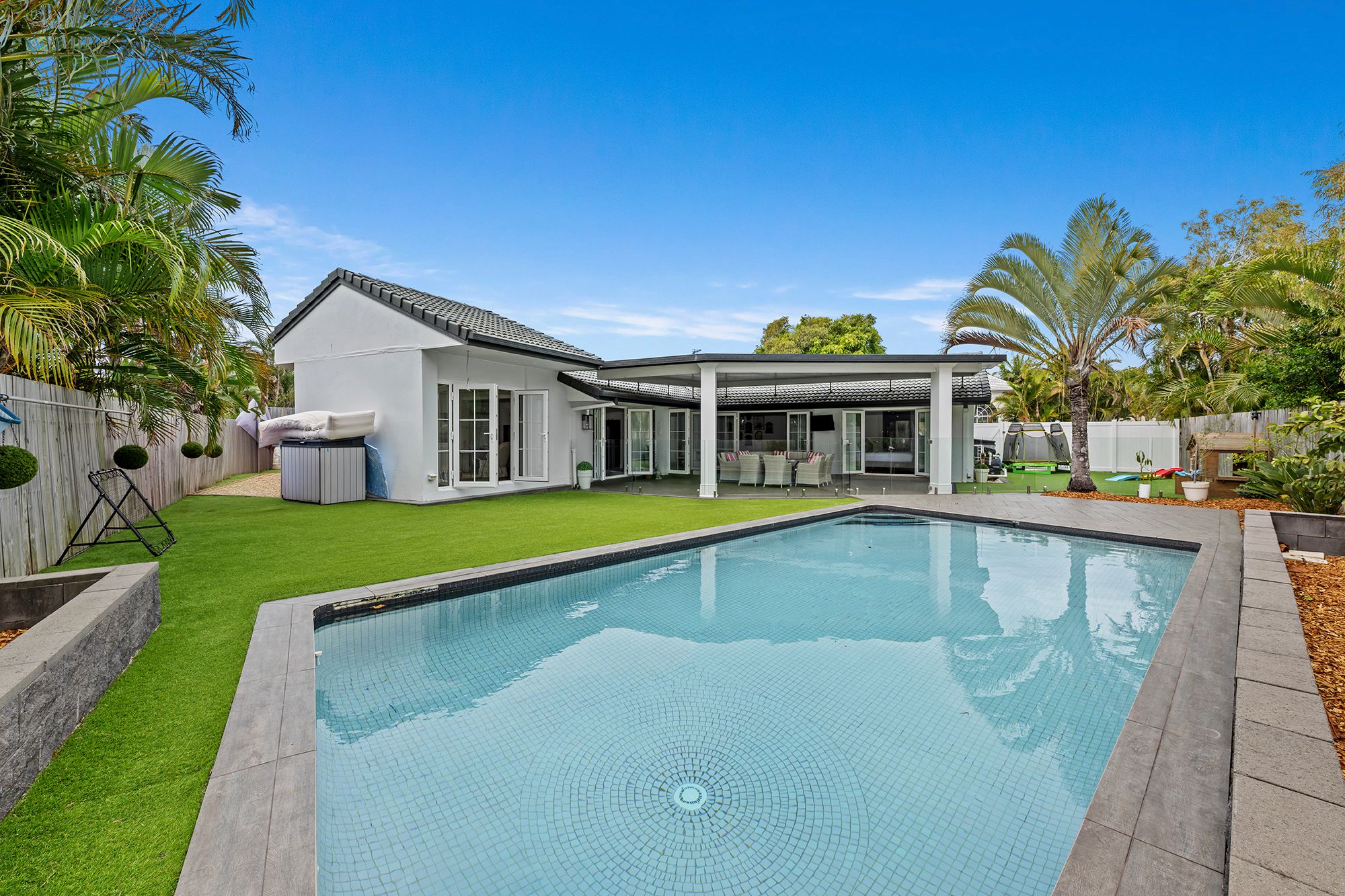 6 Lakeshore Drive, Helensvale, QLD 4212