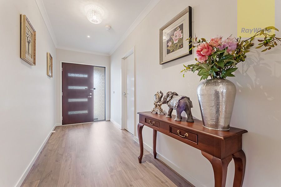 8 Iron Bridge Road, Craigieburn, VIC 3064
