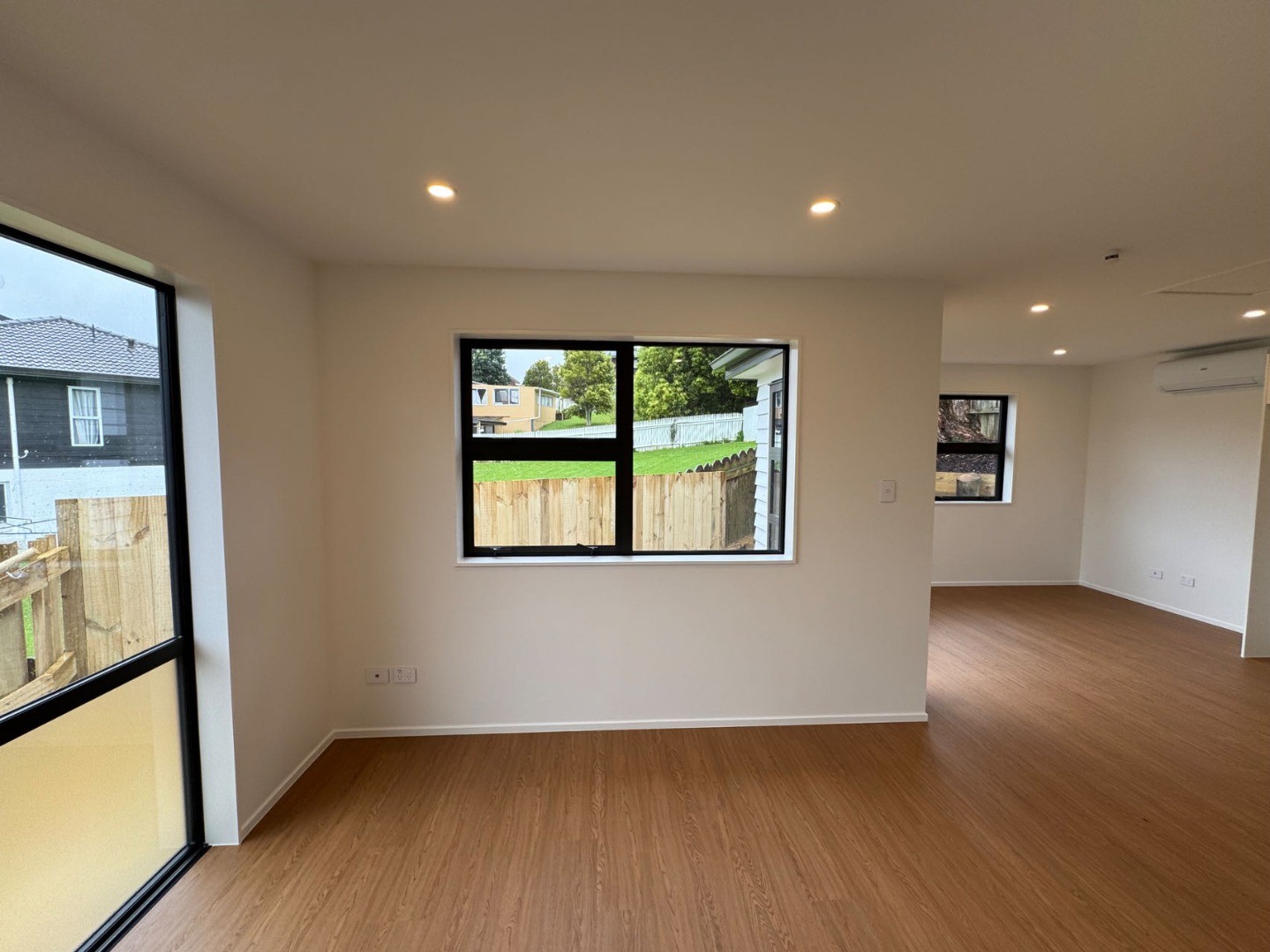 10C Chedworth Drive, Glenfield, North Shore City