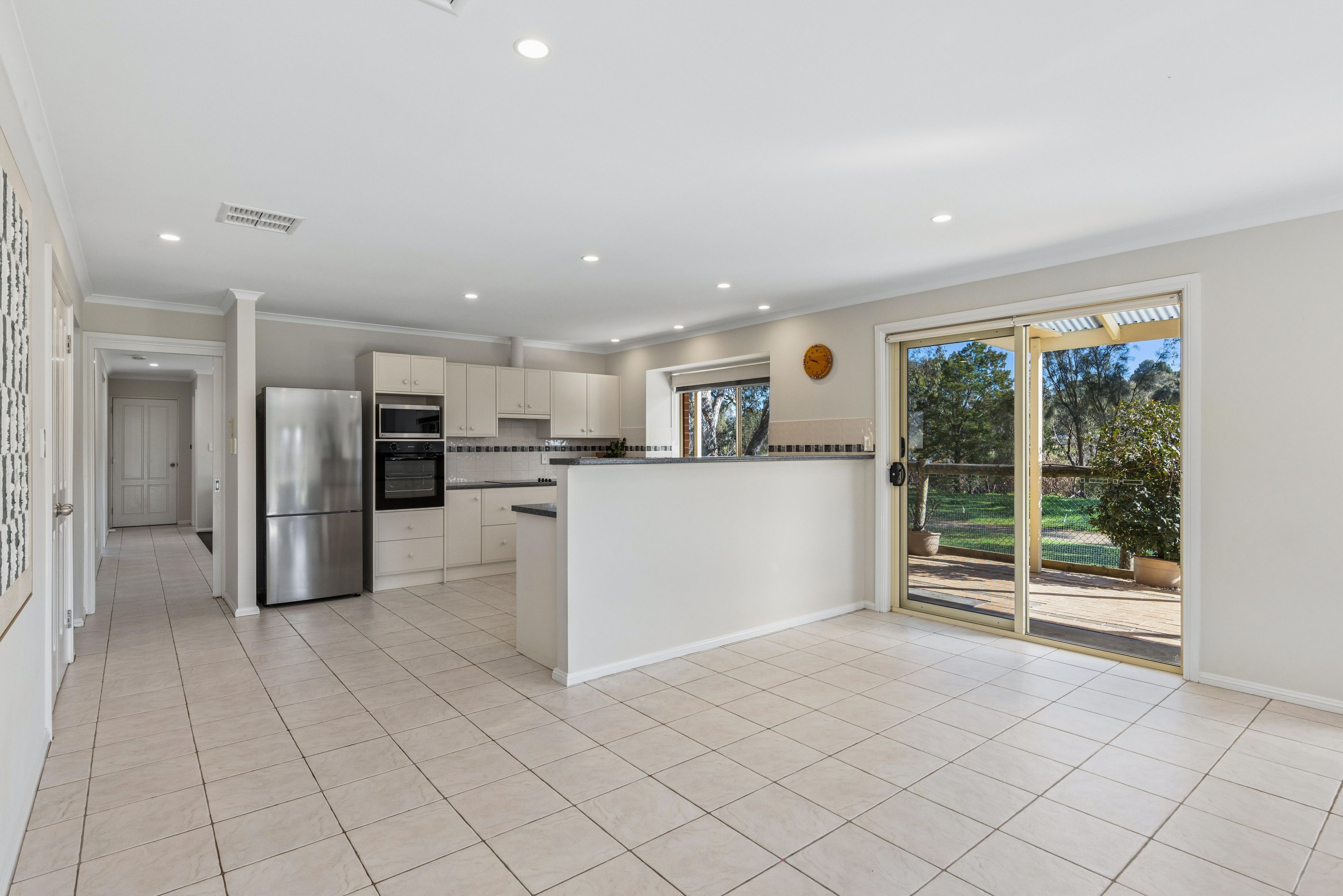 6/15 Marston Court — photo 4 of 10