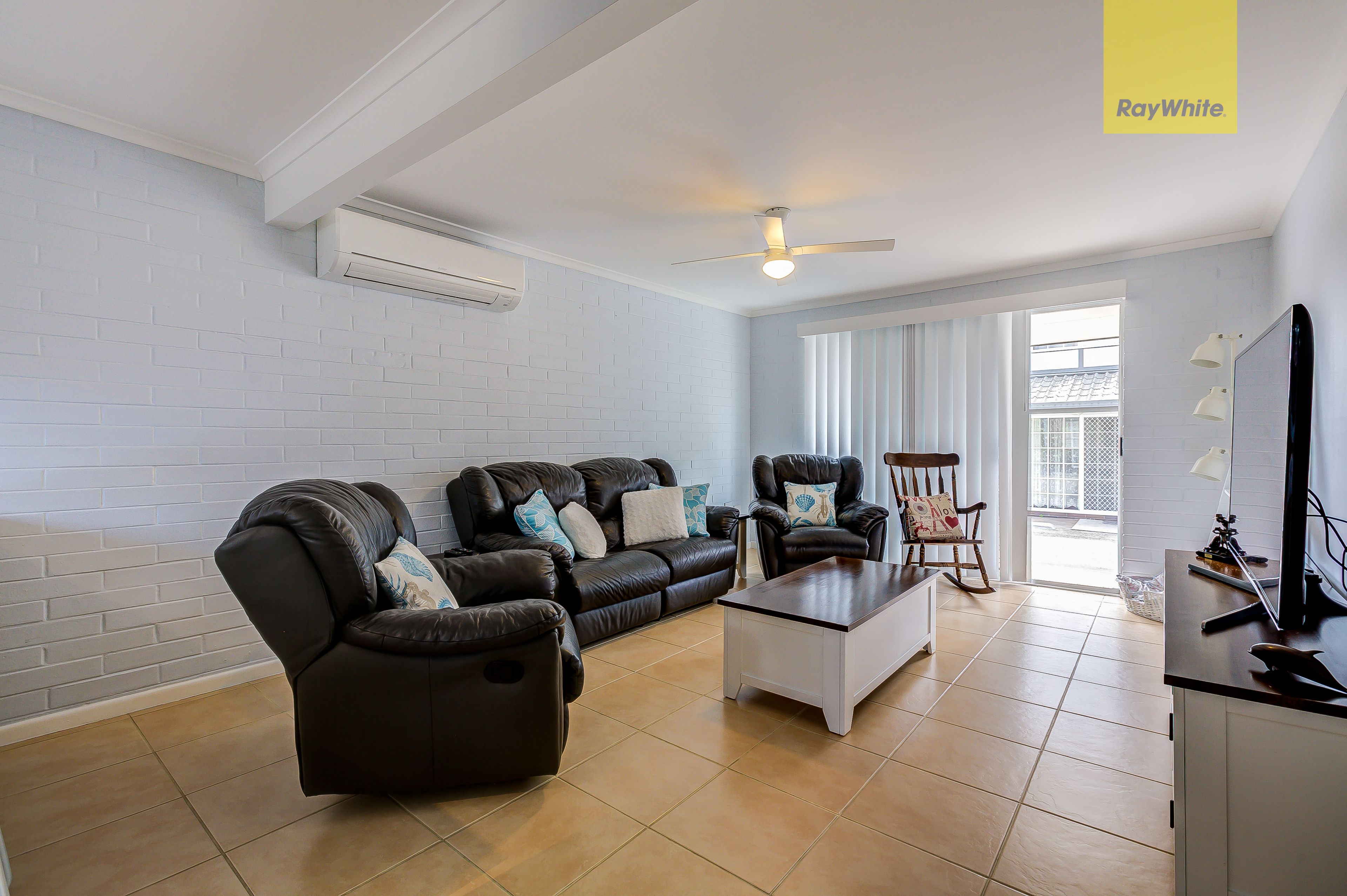 3/4 Pendlebury Court, Edens Landing, QLD 4207