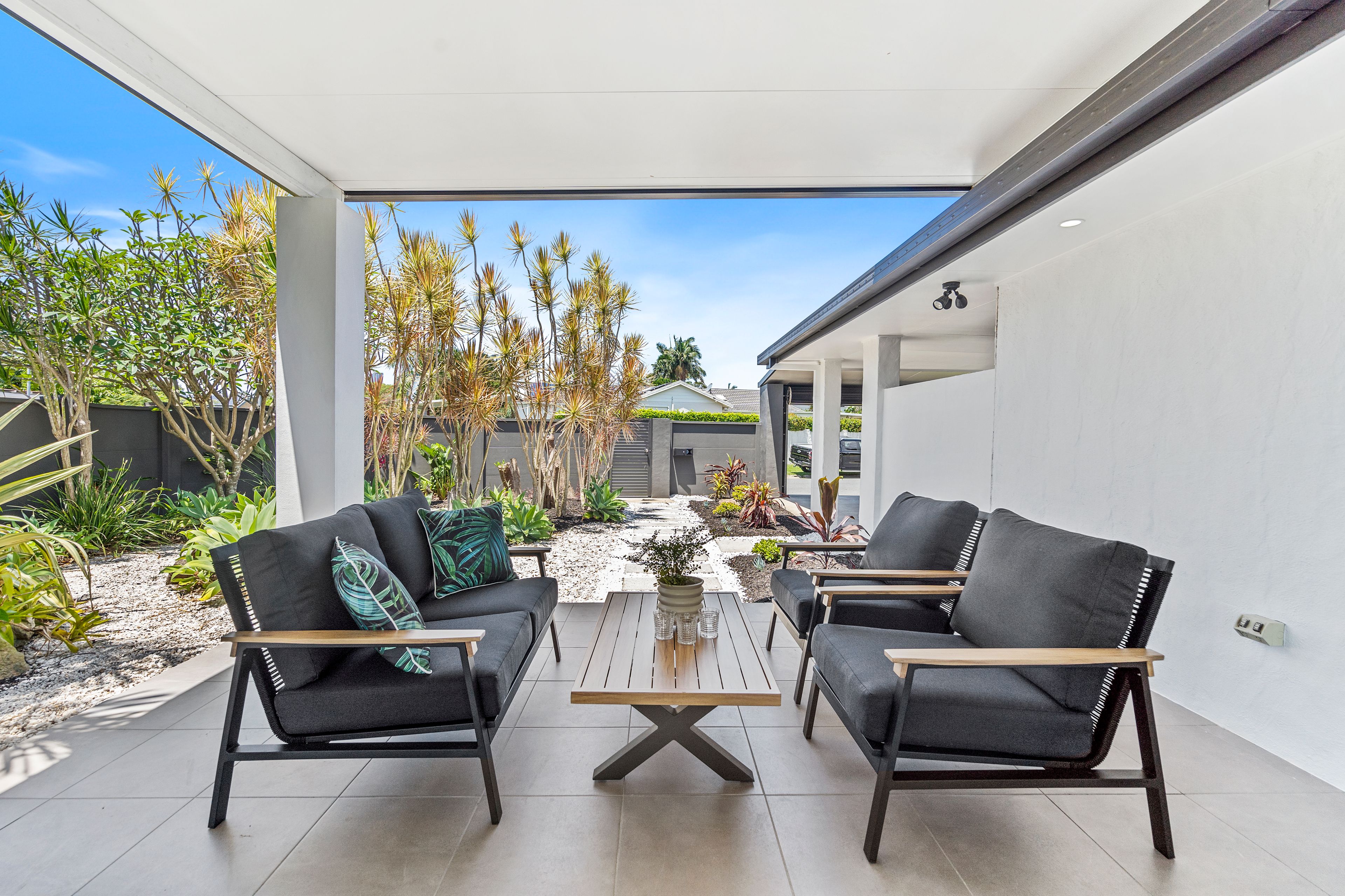 1 Tekapo Street, Broadbeach Waters, QLD 4218