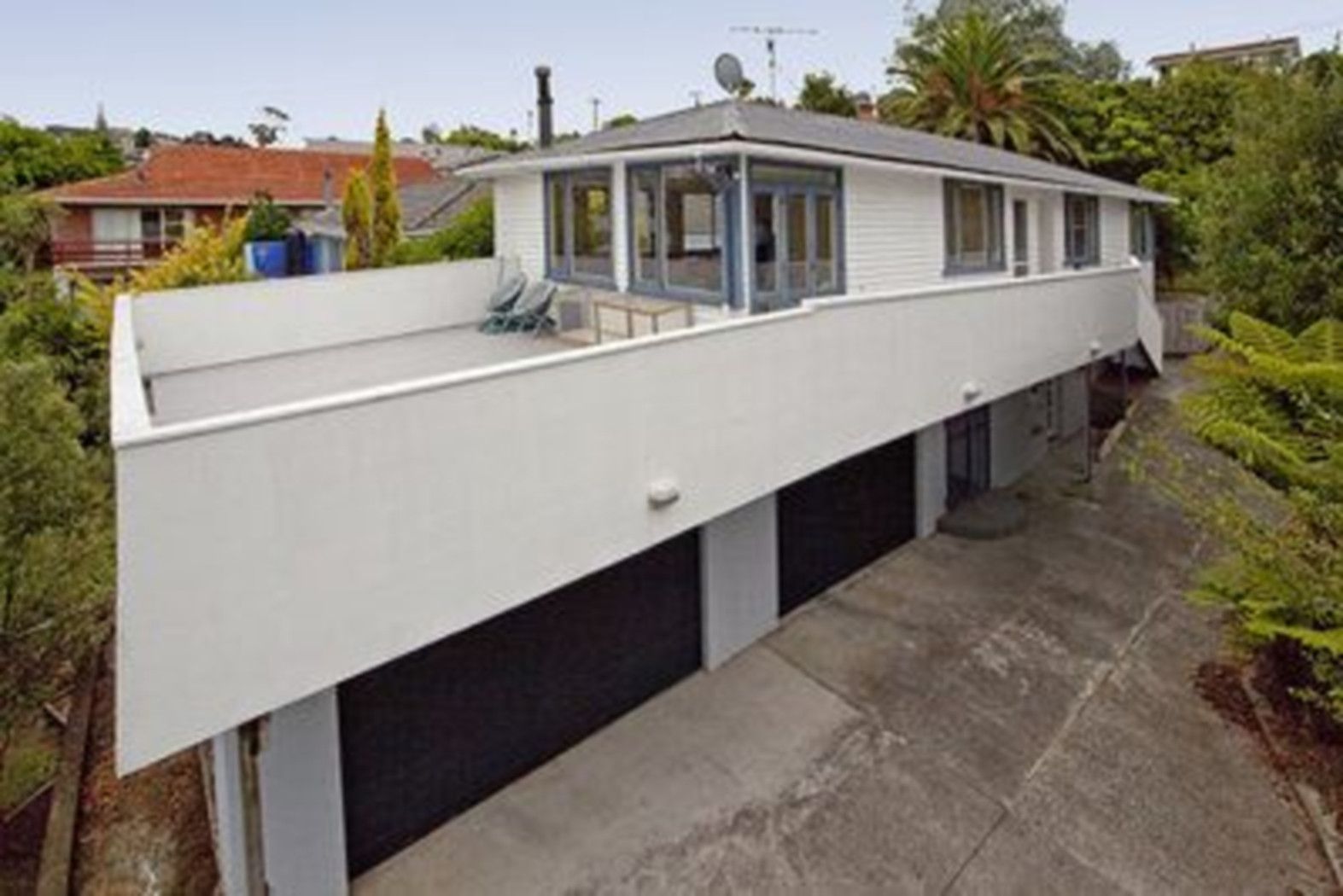 8 Jellicoe Road, Murrays Bay, North Shore City