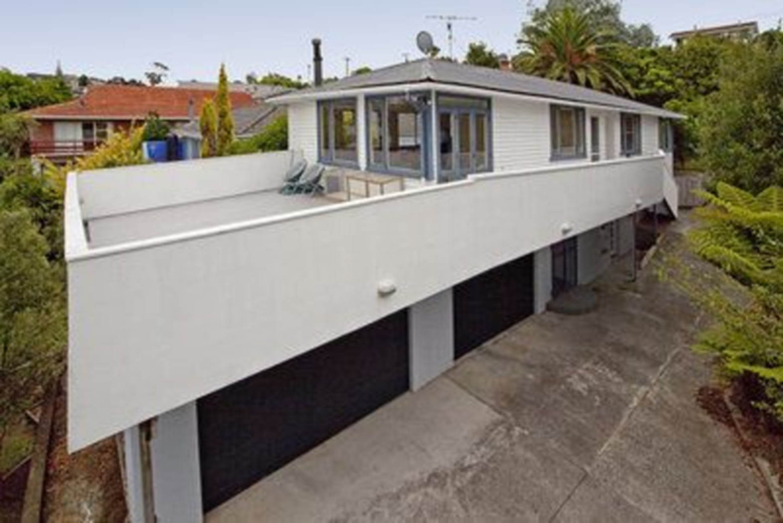 8 Jellicoe Road, Murrays Bay, North Shore City