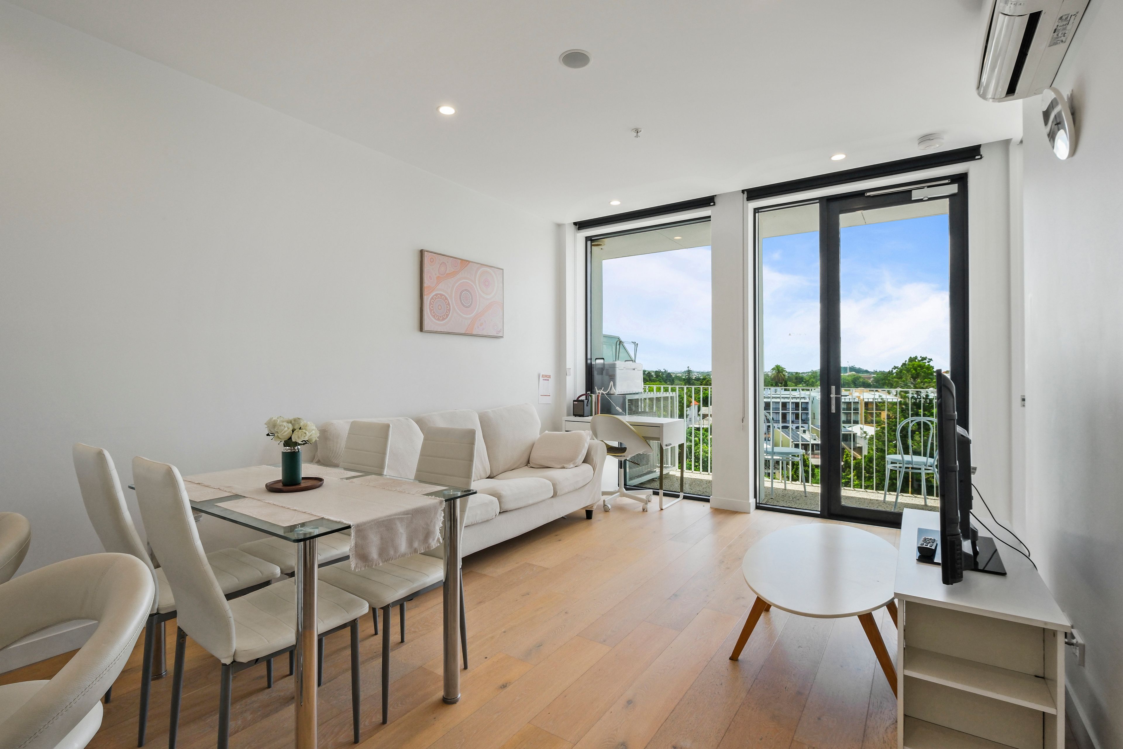 802/477 Boundary Street — photo from Ray White Brisbane City