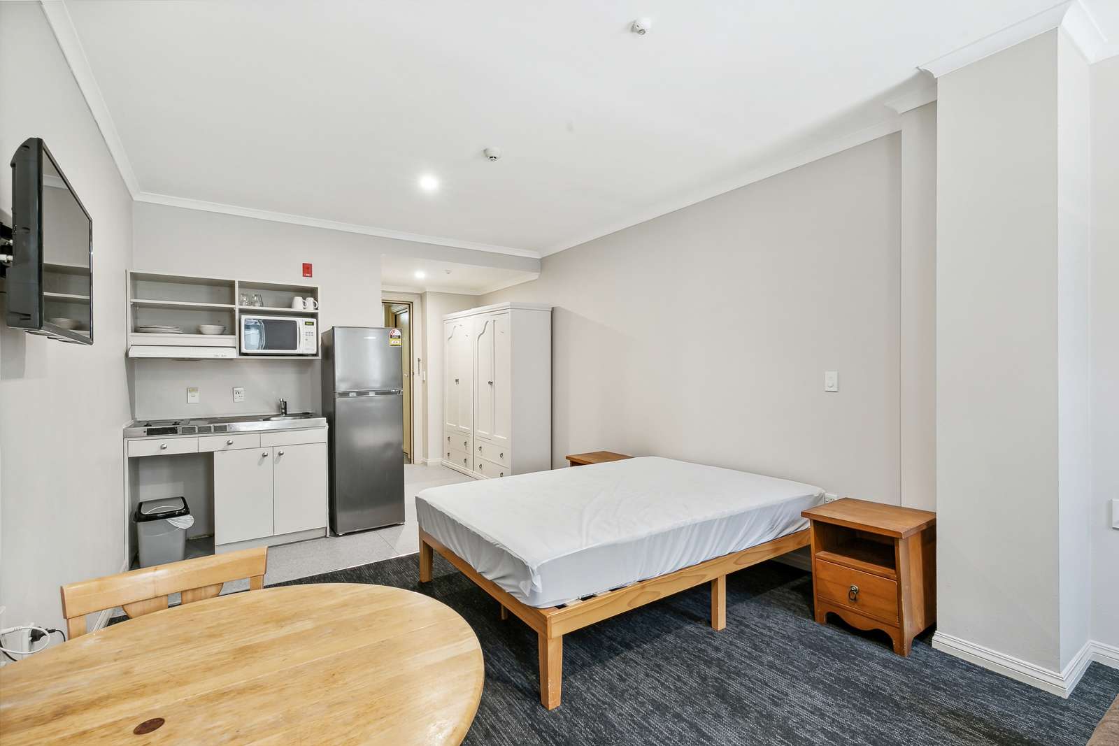 219 Willis Street photo 1