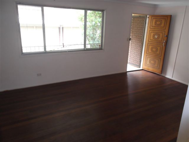 2/158 Frank Street, Labrador, QLD 4215