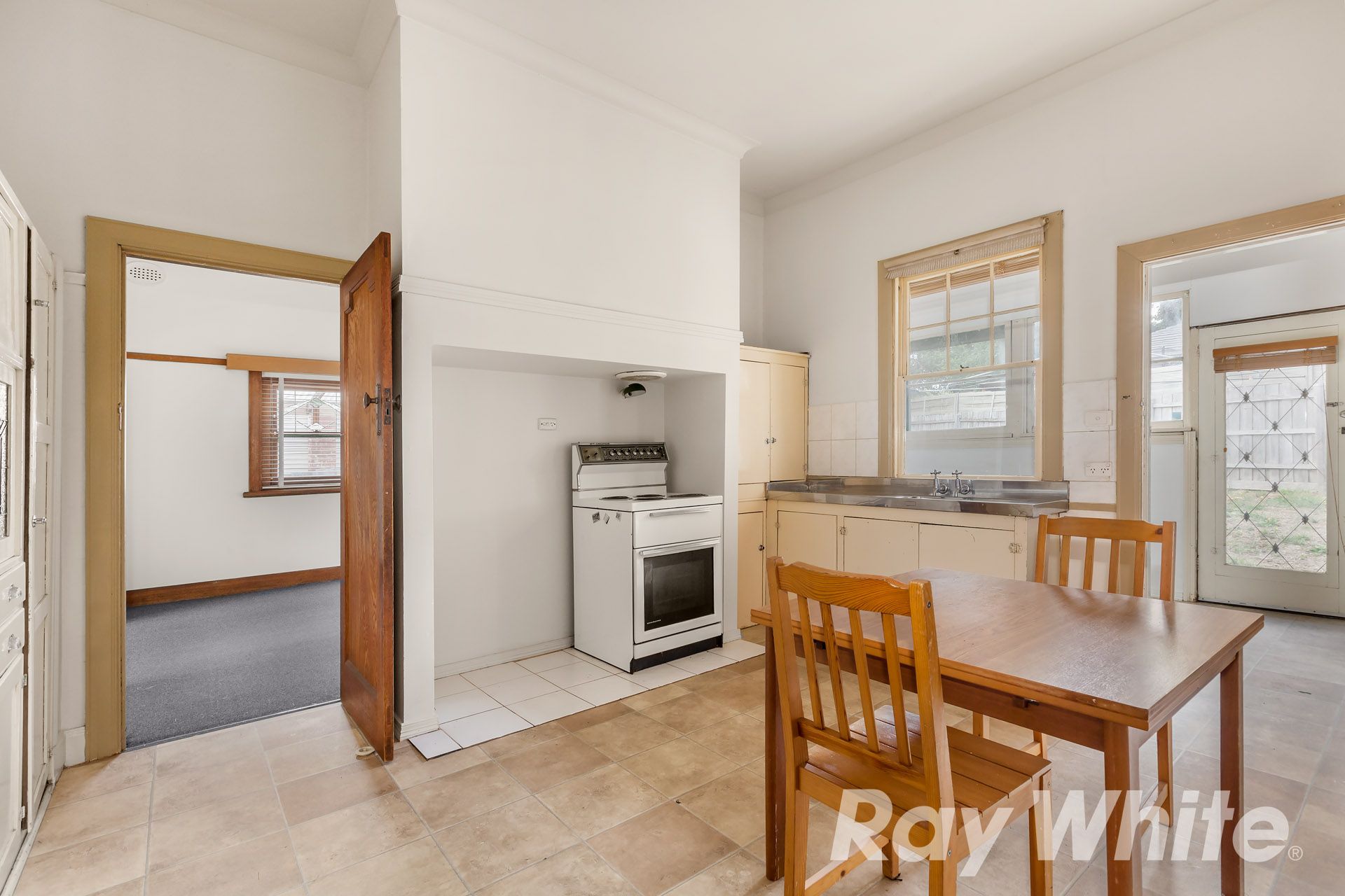 19 DRY CREEK Crescent, Wandong, VIC 3758