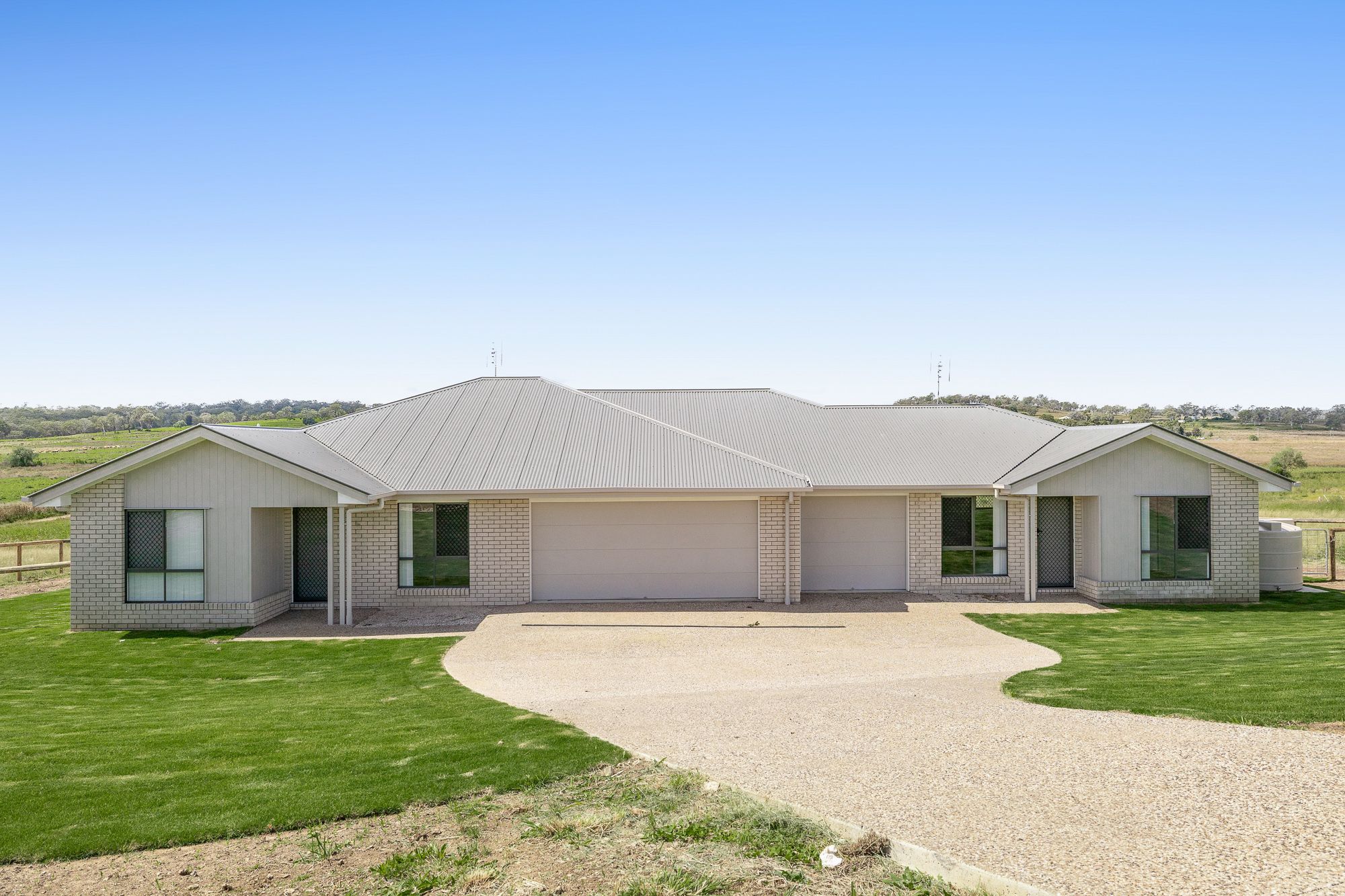 2/1 Wingspan Street, Meringandan West, QLD 4352