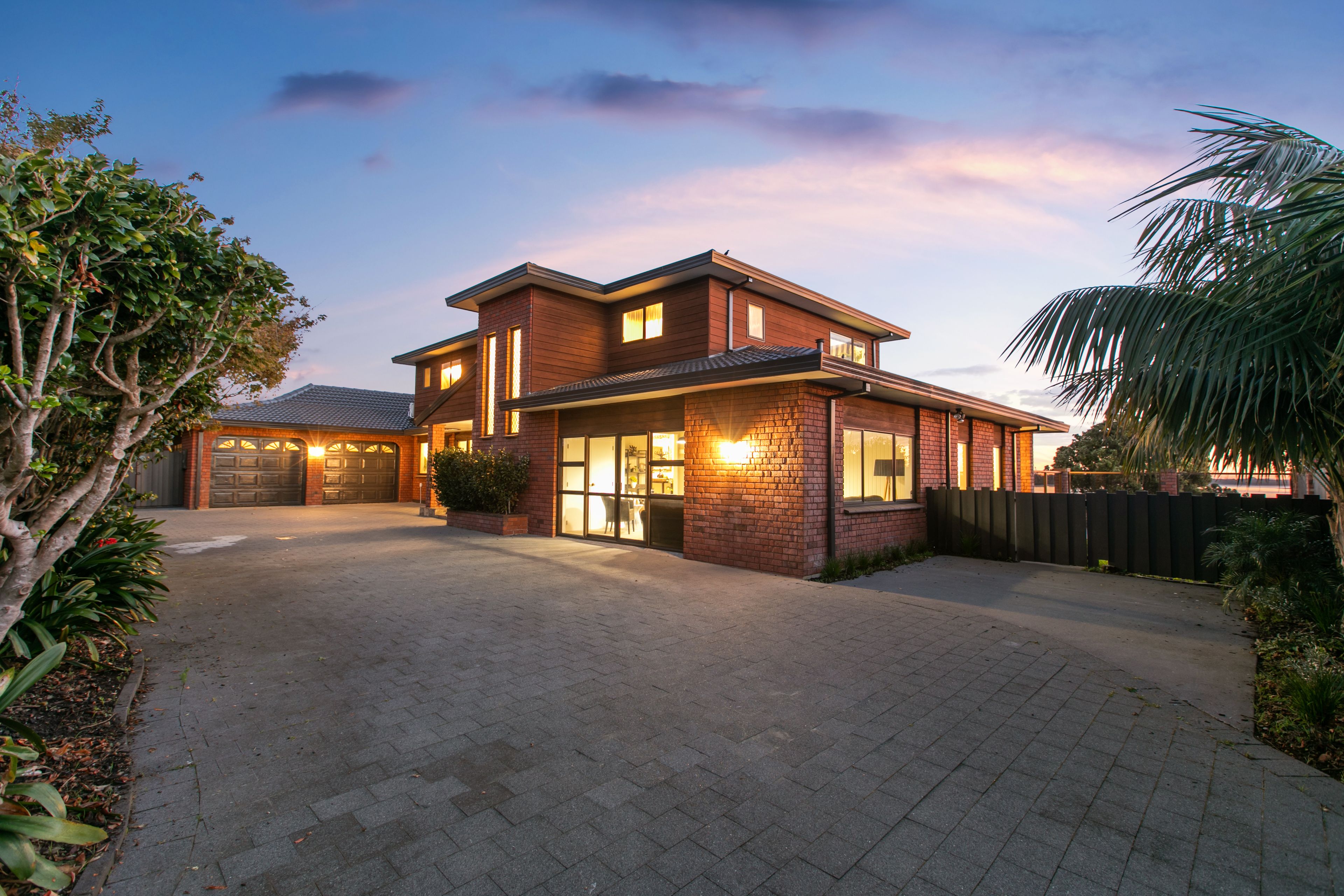 8 Della Place, Conifer Grove, Manukau City