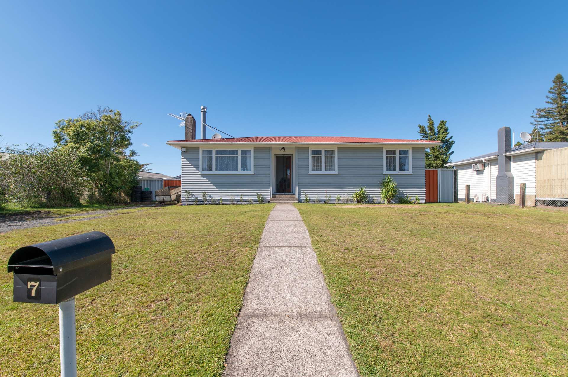 7 Montrose Place photo 0