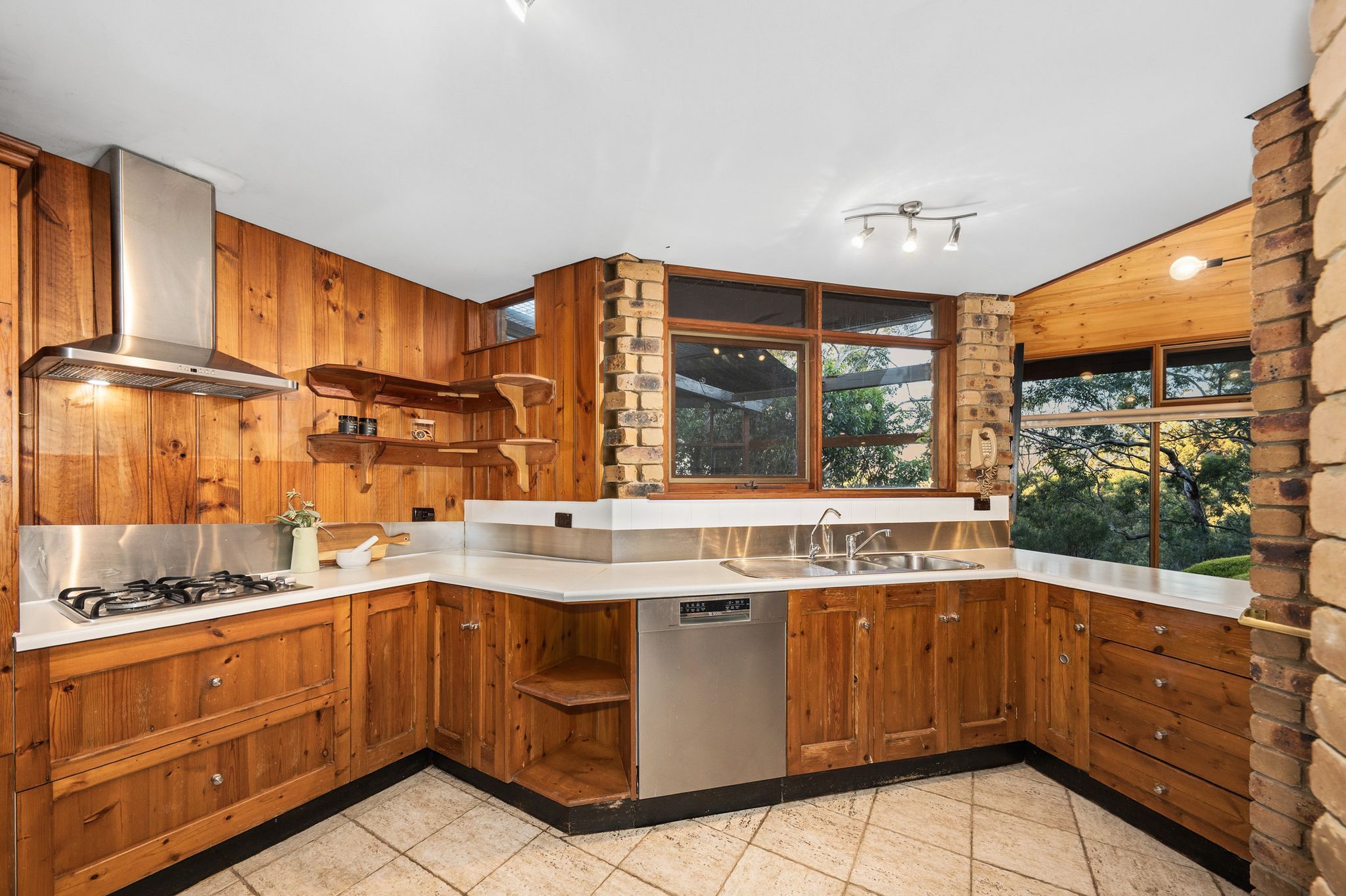 21 Tapson Crescent — photo 17 of 27