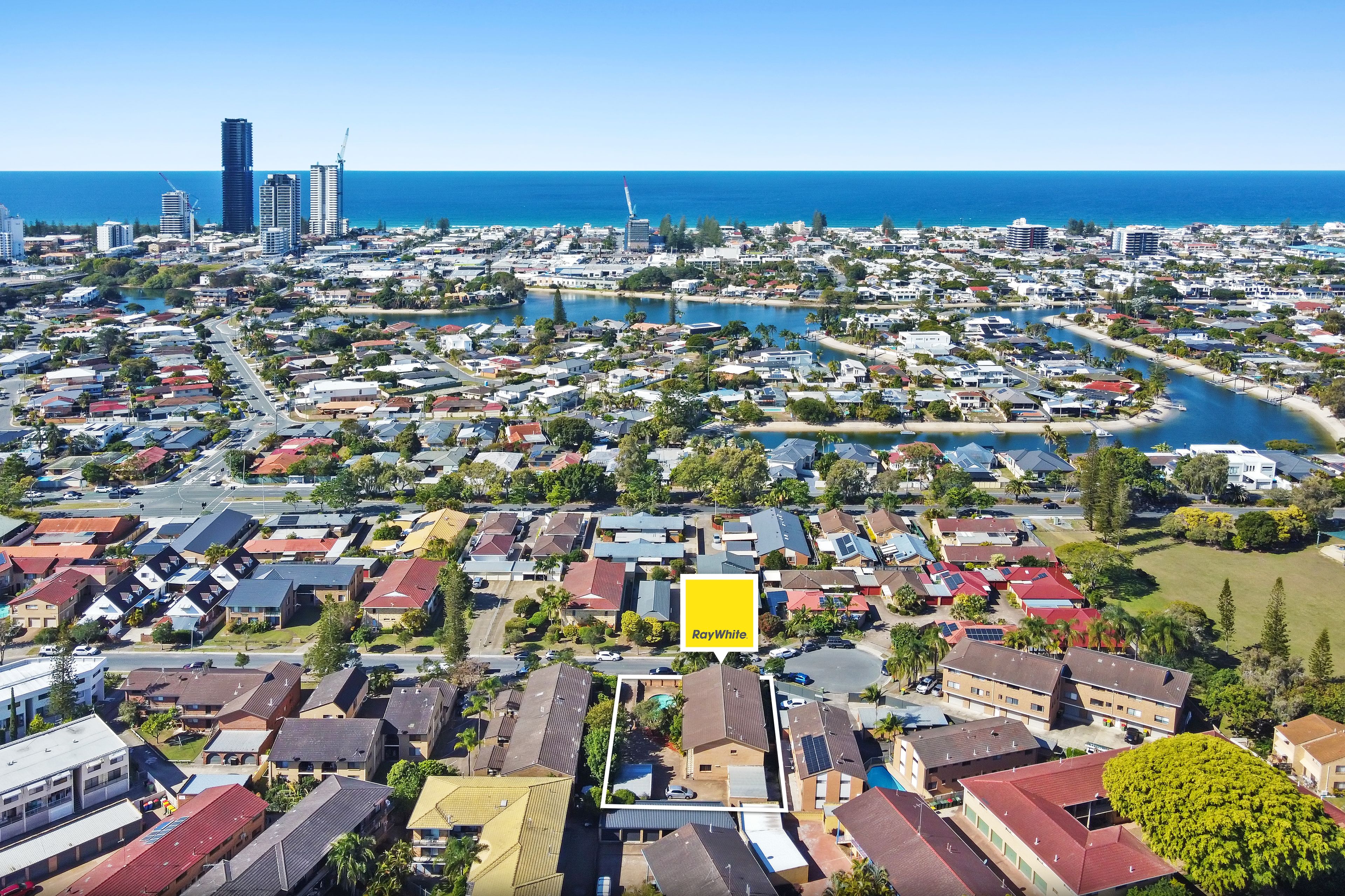 9 Christina Court, Mermaid Waters QLD 4218
